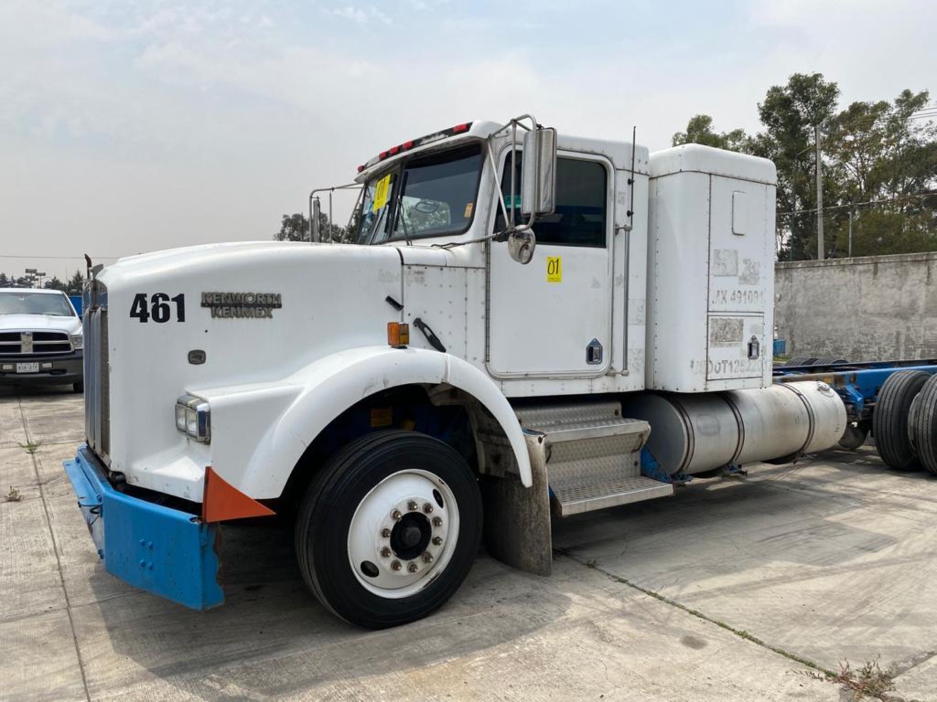 1999 Kenworth Sleeper truck tractor, standard transmission of 18 speeds - Image 7 of 72