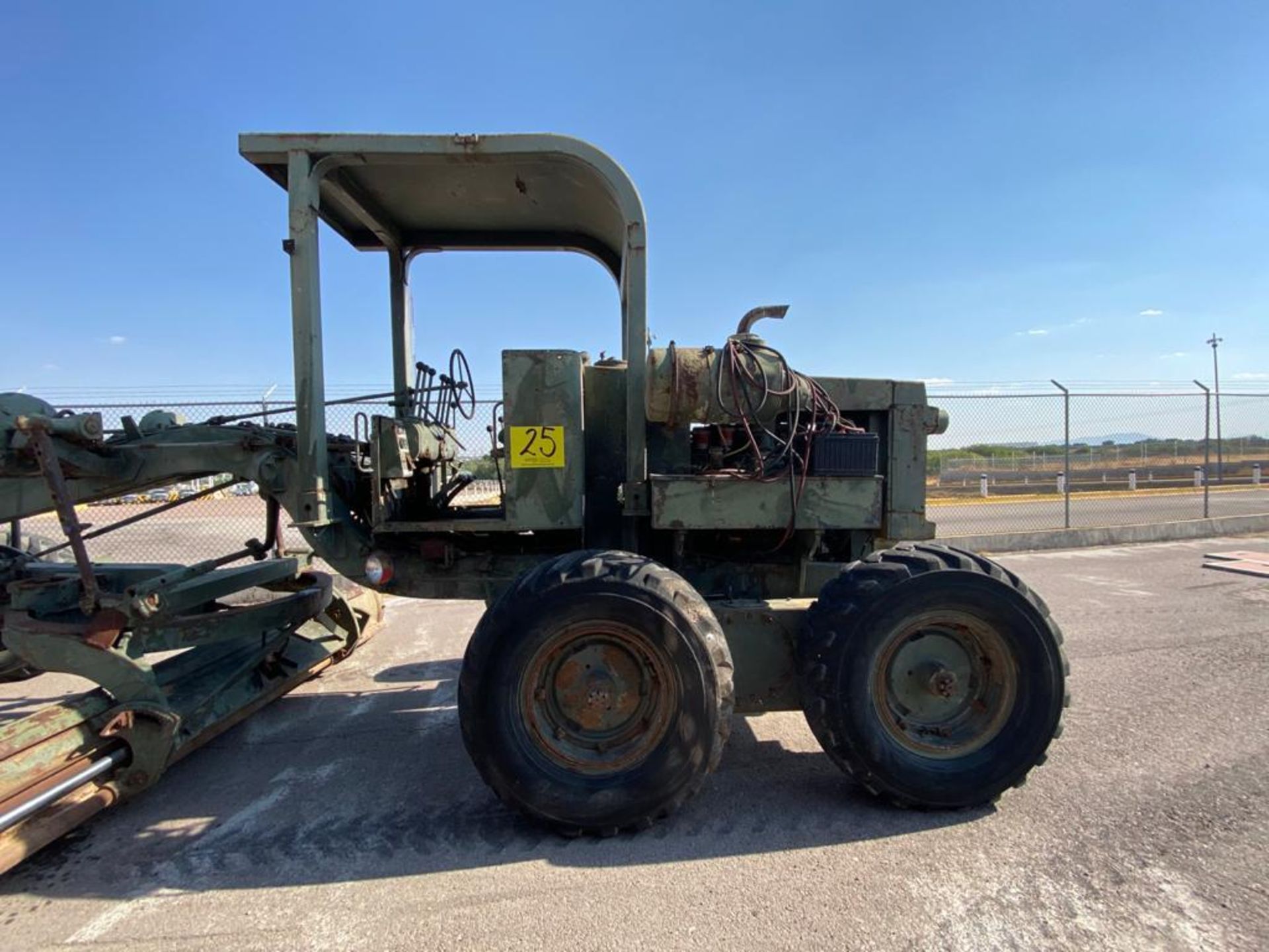 1970 Wabco4 440H Motor Grader, Serial number 440HAGM1398, Motor number 4A156316*RC*4057C - Image 16 of 77