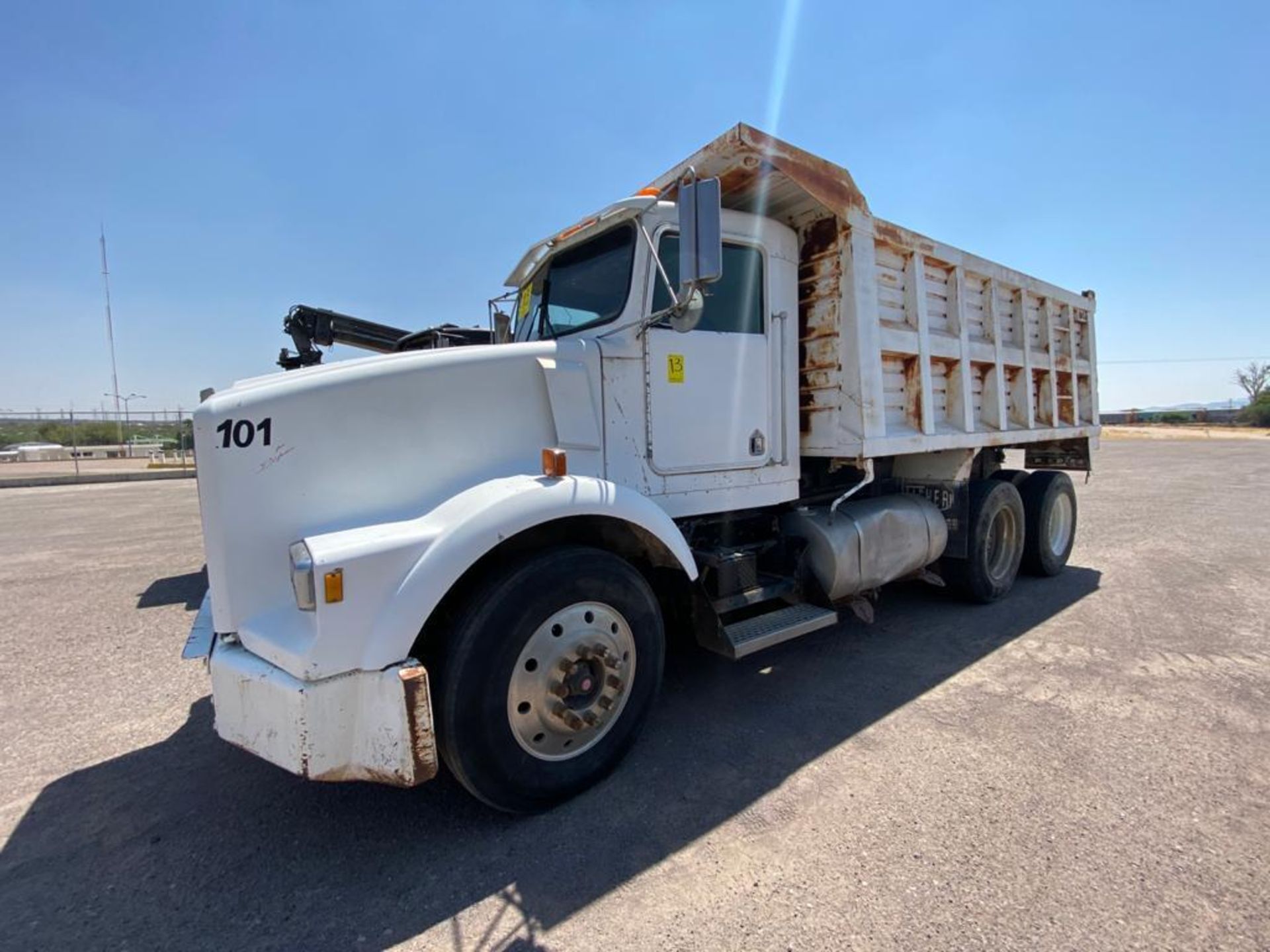 1982 Kenworth Dump Truck, standard transmission of 16 speeds - Image 6 of 59