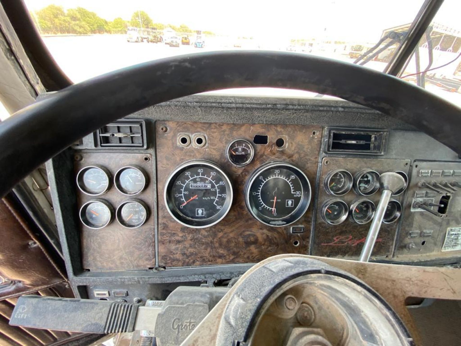 1982 Kenworth Dump Truck, standard transmission of 16 speeds - Image 34 of 59