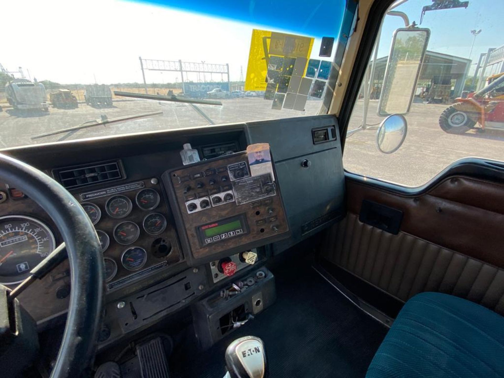 1998 Kenworth Sleeper Truck Tractor, standard transmission of 18 speeds - Image 30 of 55