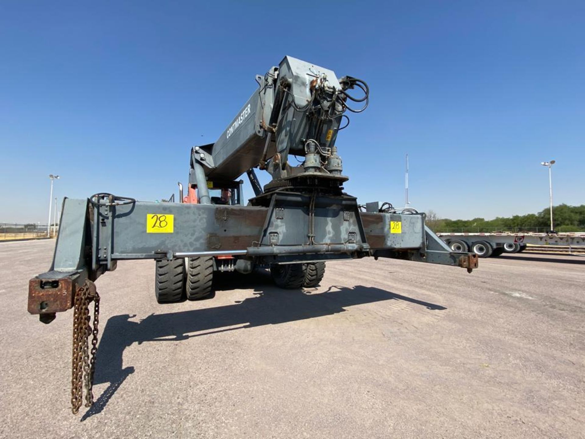 Reach Stacker marca Kalmar, año 2004, modelo DRS4531-55, No de serie T341140079 - Image 4 of 57