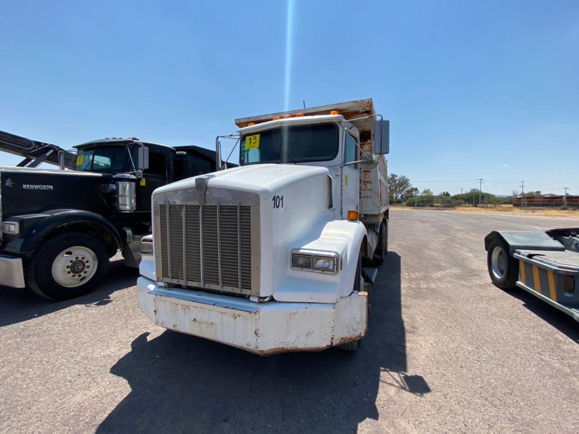 1982 Kenworth Dump Truck, standard transmission of 16 speeds - Image 20 of 59