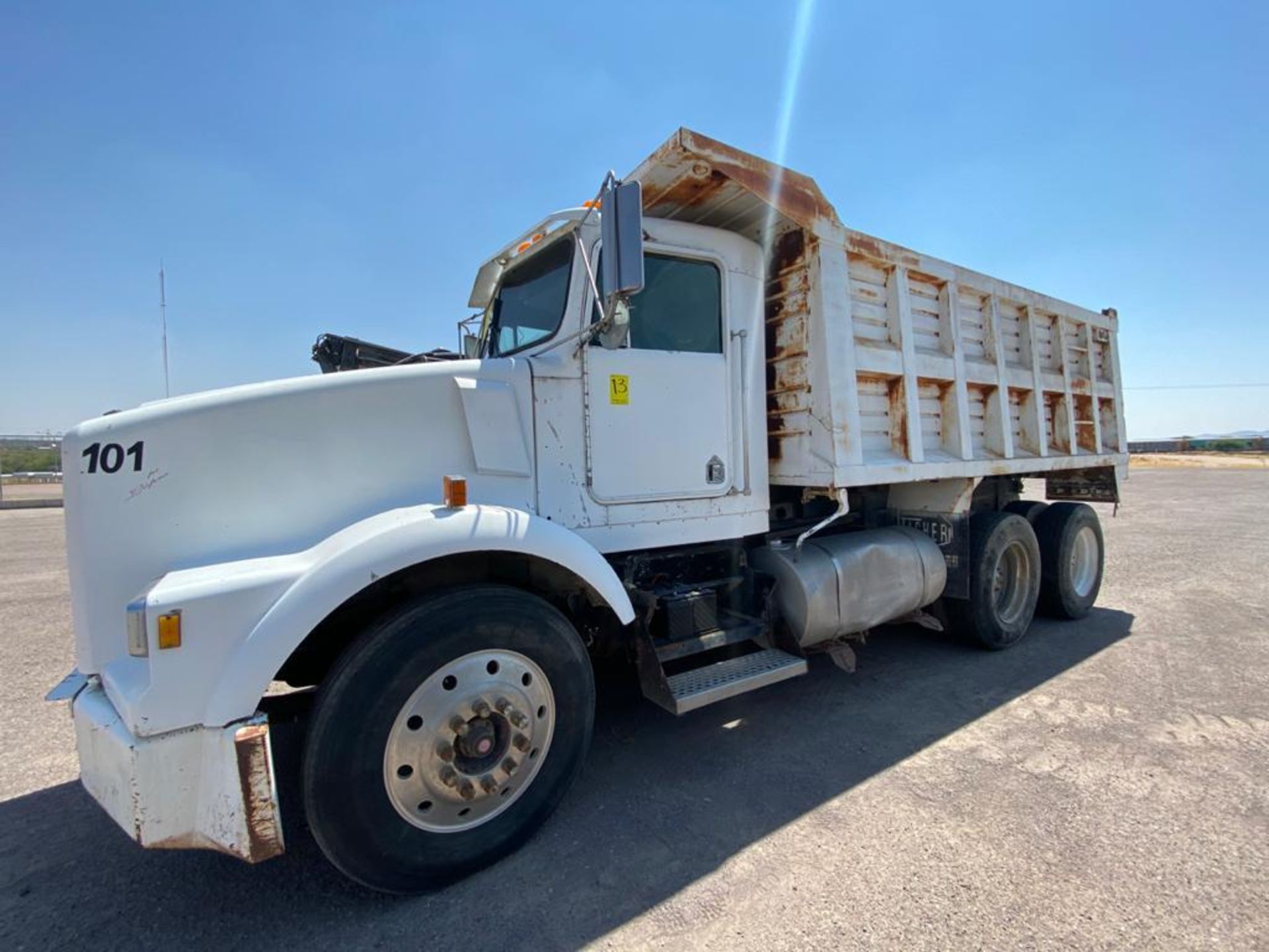 1982 Kenworth Dump Truck, standard transmission of 16 speeds - Image 9 of 59