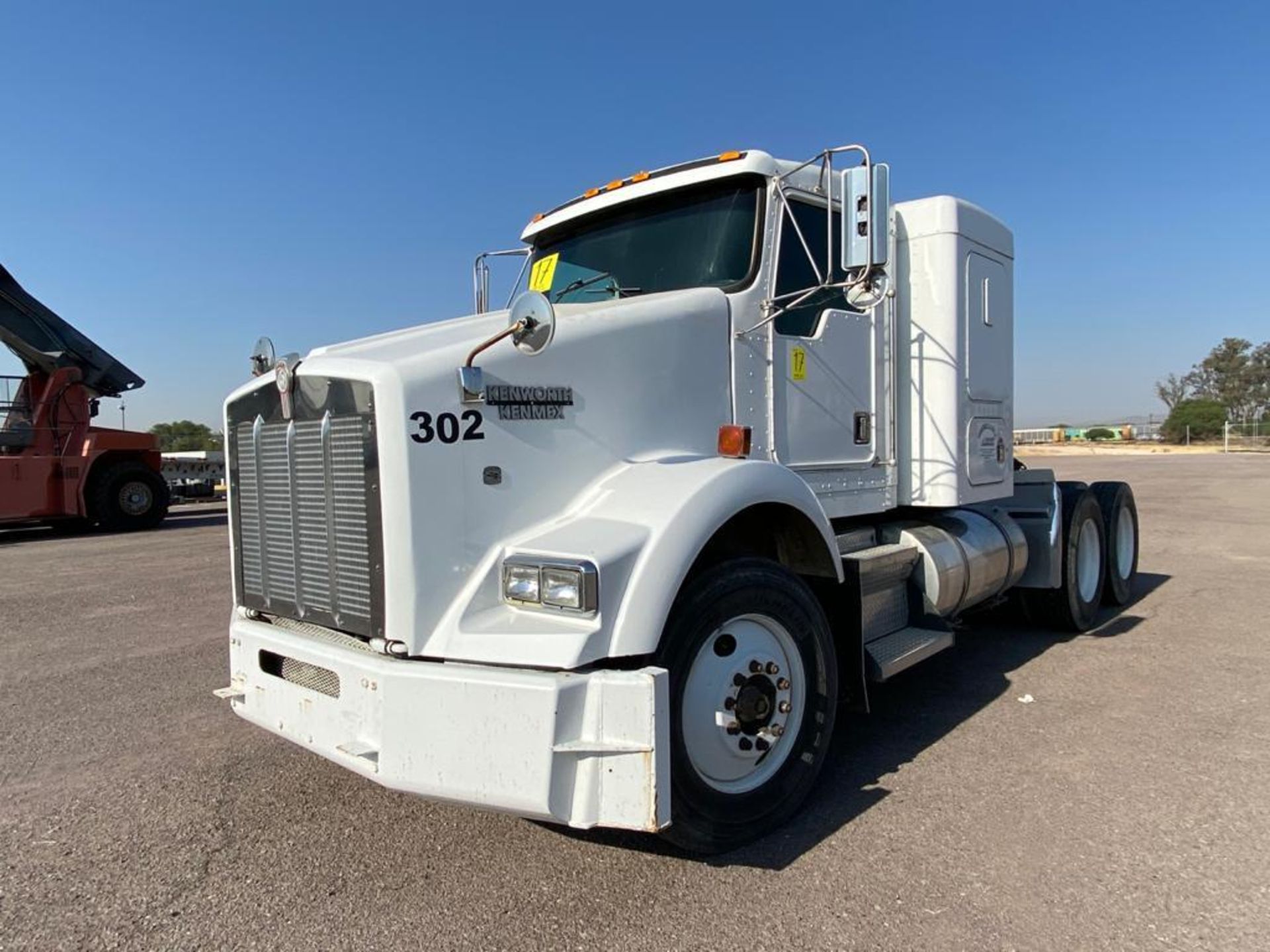 1998 Kenworth Sleeper Truck Tractor, standard transmission of 18 speeds - Image 7 of 55