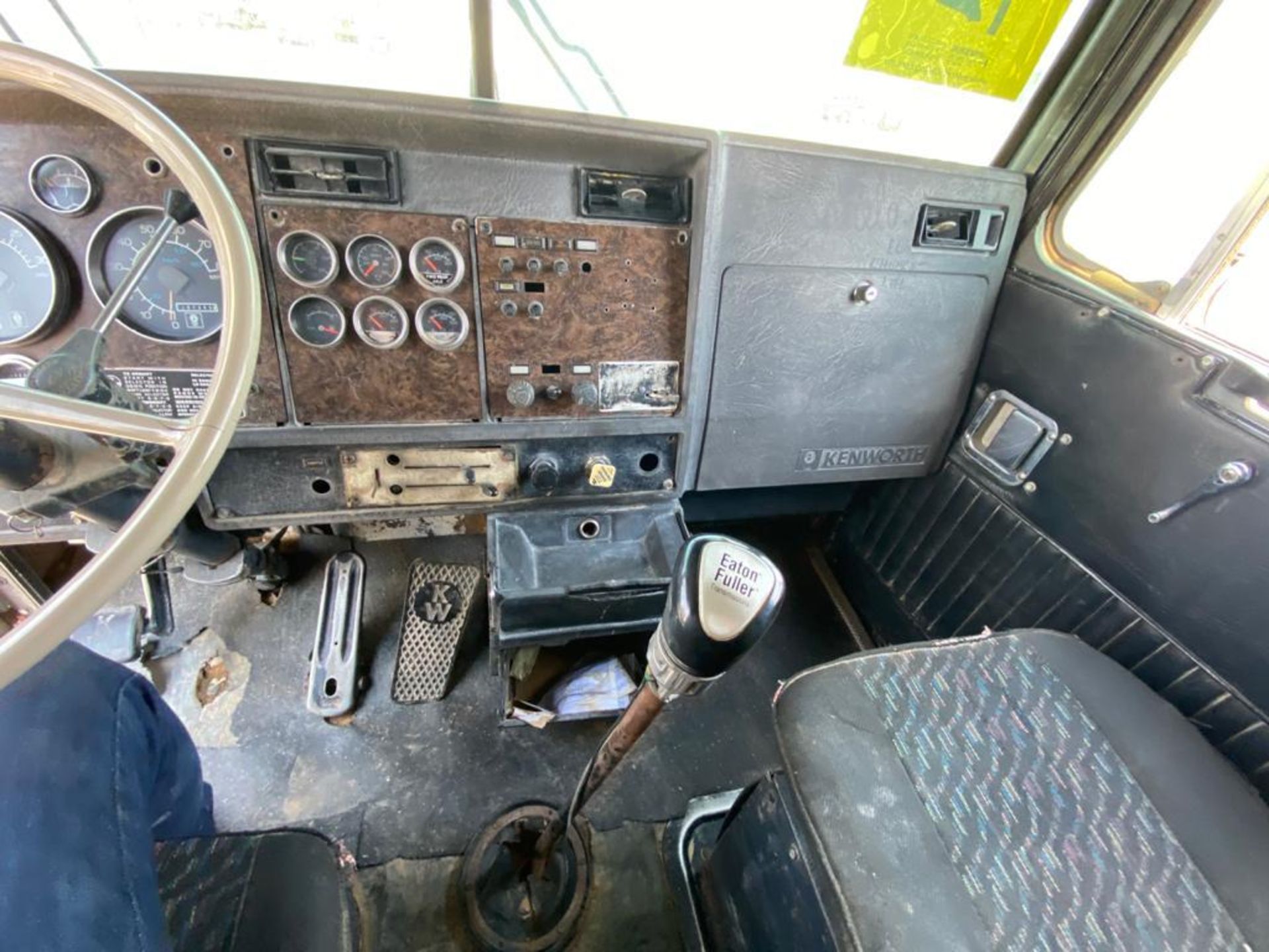 1982 Kenworth Dump Truck, standard transmission of 10 speeds, with Cummins motor - Image 33 of 67