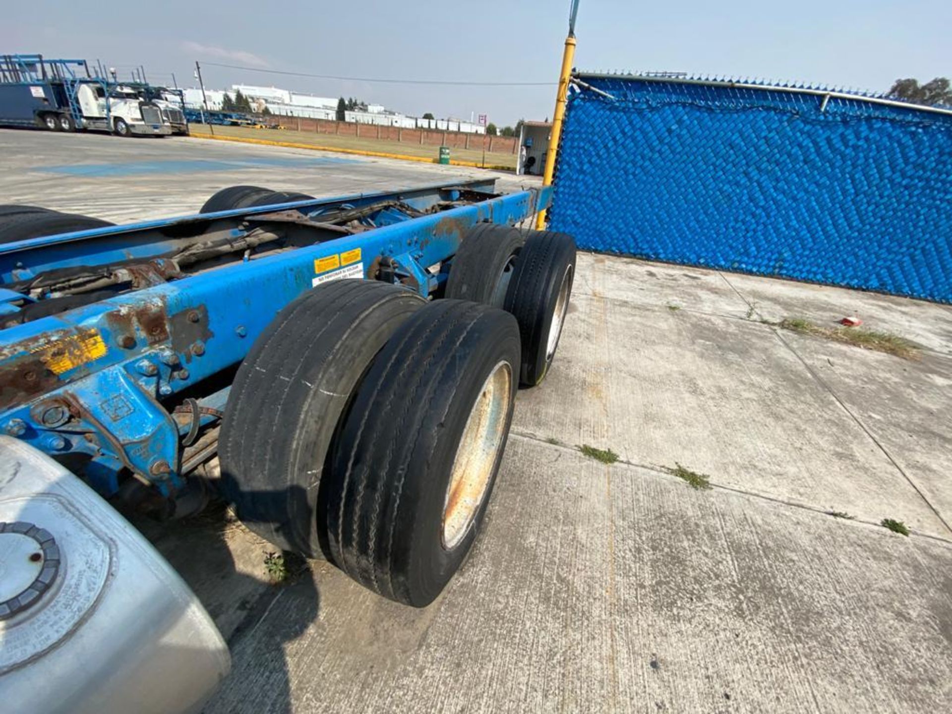 1999 Kenworth Sleeper truck tractor, standard transmission of 18 speeds - Image 17 of 75