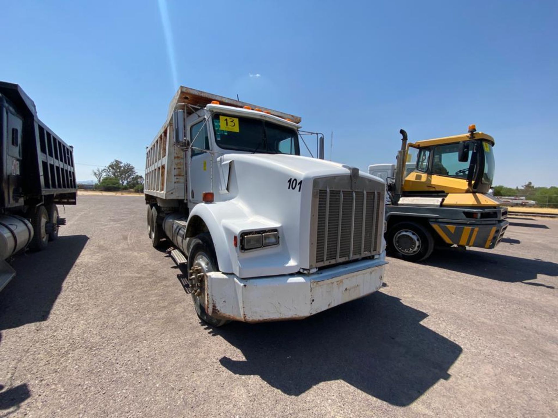 1982 Kenworth Dump Truck, standard transmission of 16 speeds - Image 3 of 59