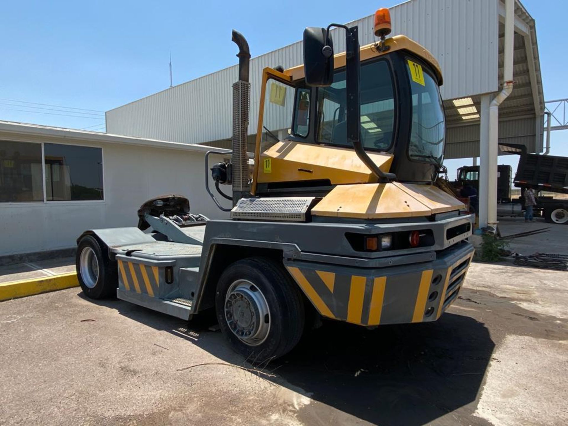 Terberg Capacity 2002 Terminal Tractor, automatic transmission, with Volvo motor