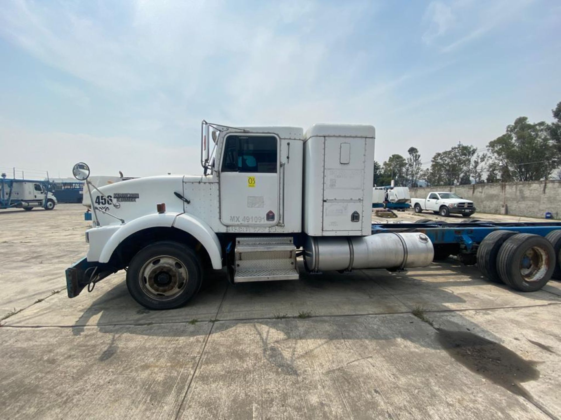 1999 Kenworth Sleeper truck tractor, standard transmission of 18 speeds - Image 8 of 62