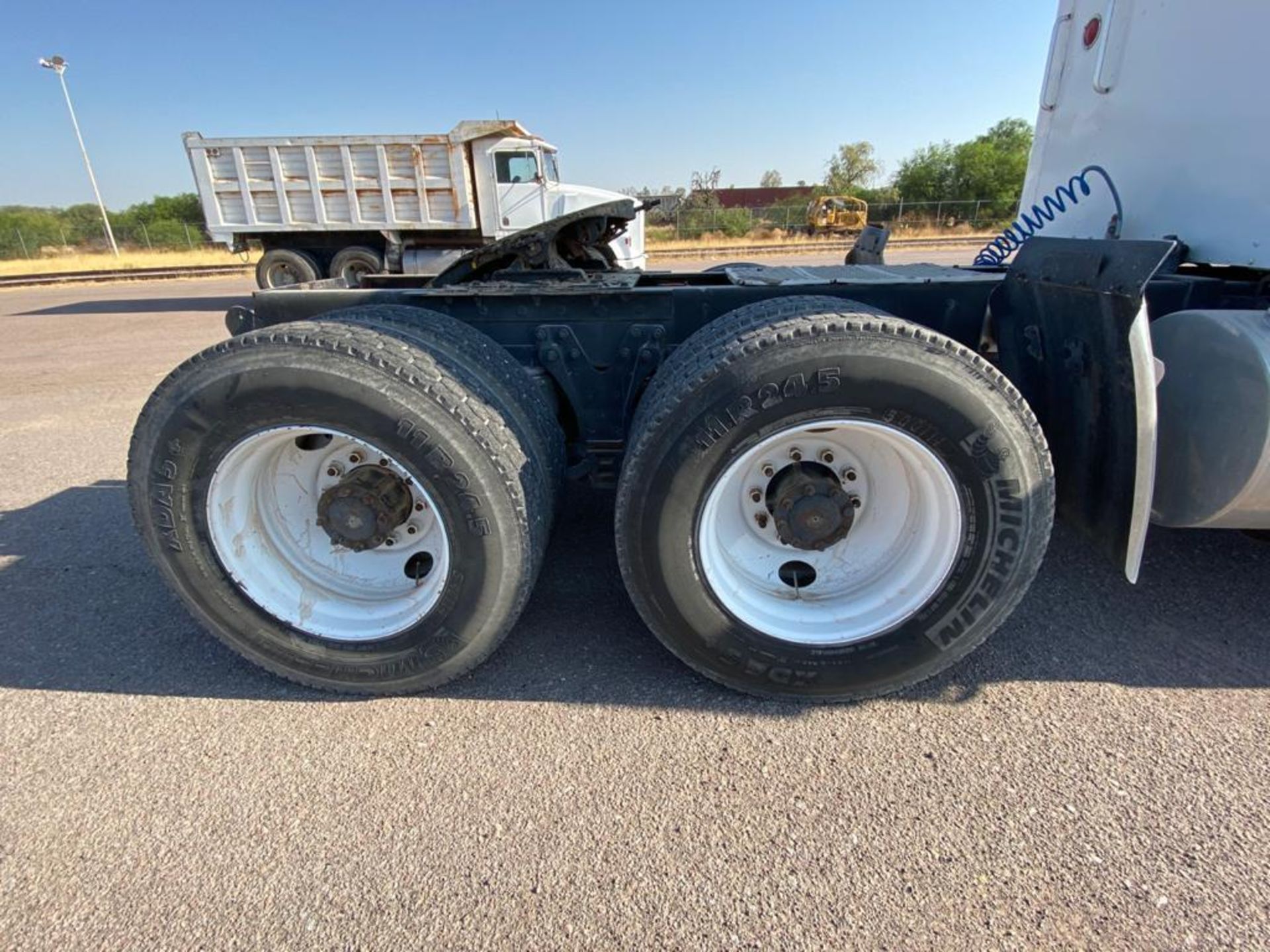 1998 Kenworth Sleeper Truck Tractor, standard transmission of 18 speeds - Image 20 of 55