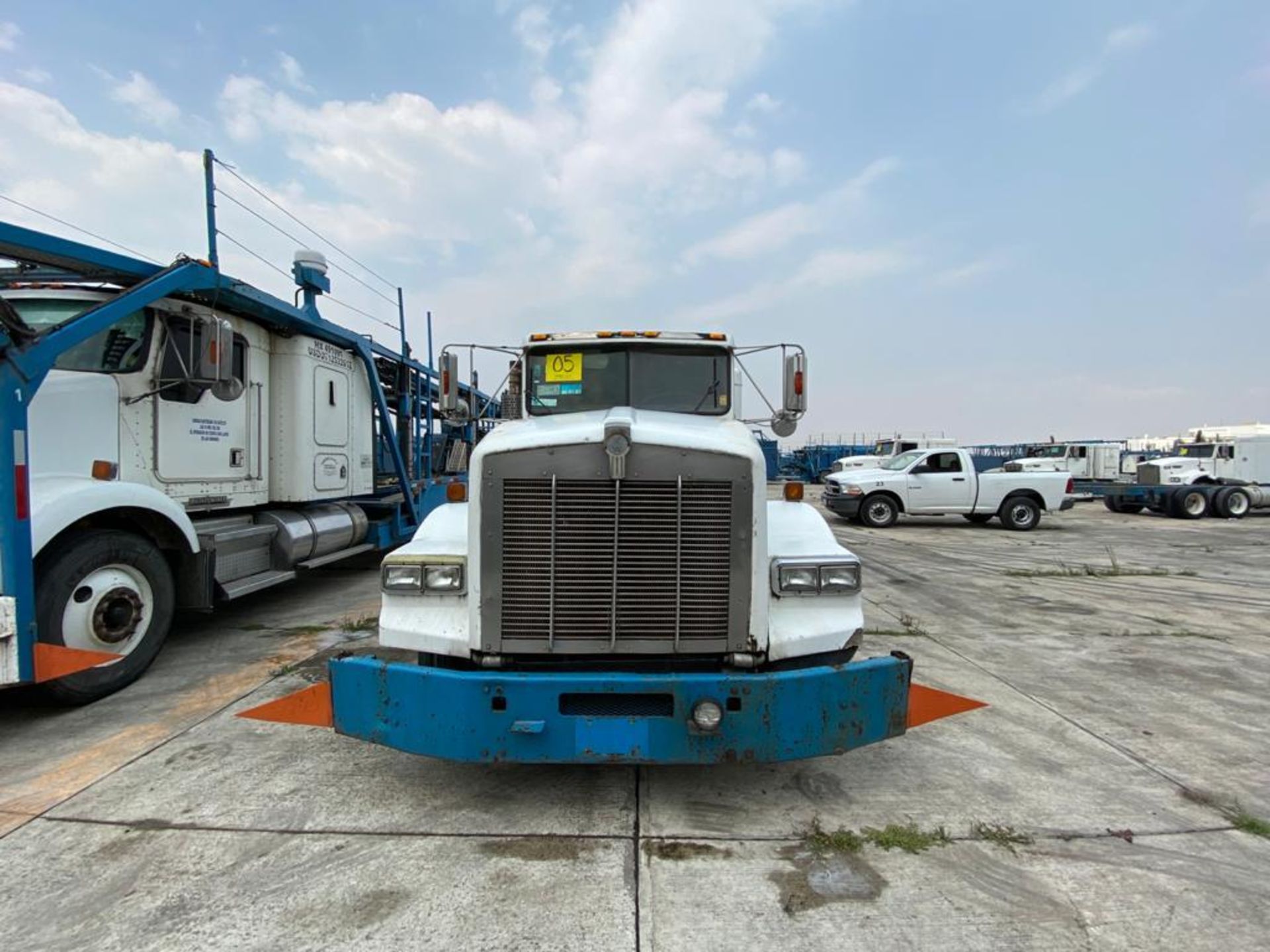 1999 Kenworth Sleeper truck tractor, standard transmission of 18 speeds - Image 2 of 69