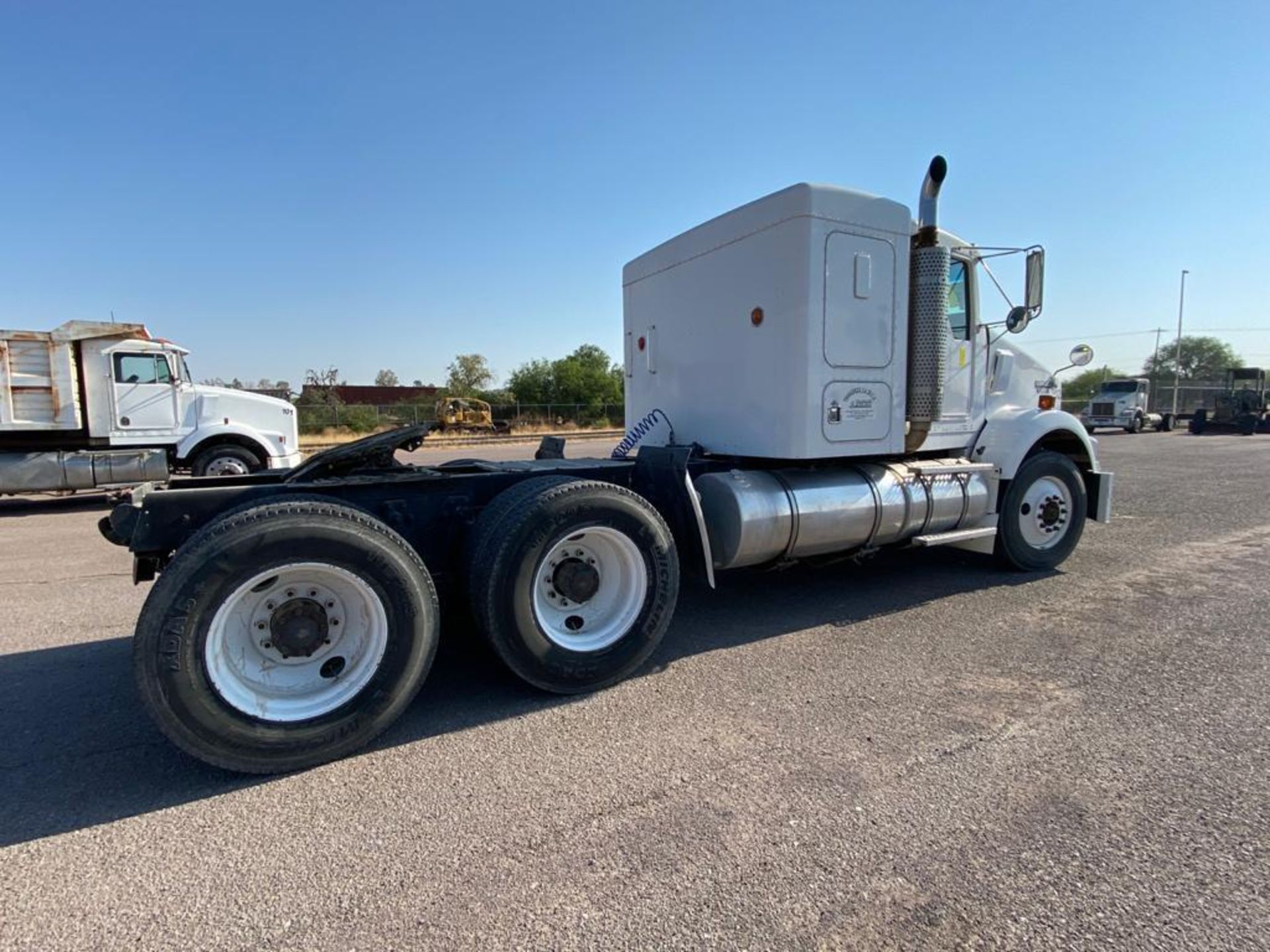 1998 Kenworth Sleeper Truck Tractor, standard transmission of 18 speeds - Image 15 of 55