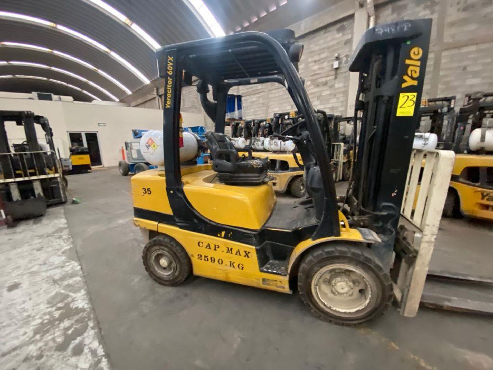 Yale Forklift, Model GLP060VXNDAE087, S/N D875V07980R, Year 2017, 5700 lb capacity - Image 9 of 39