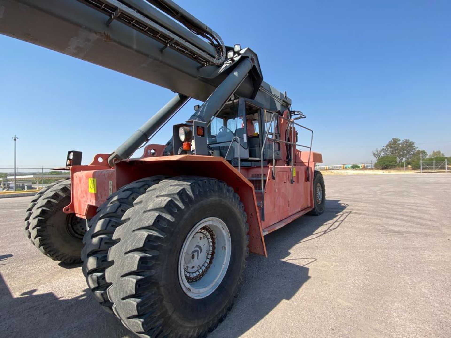 Kalmar Reach Stacker, 2004, model DRS4531-55, serial number T341140079, max. capacity 45 tons - Image 26 of 57