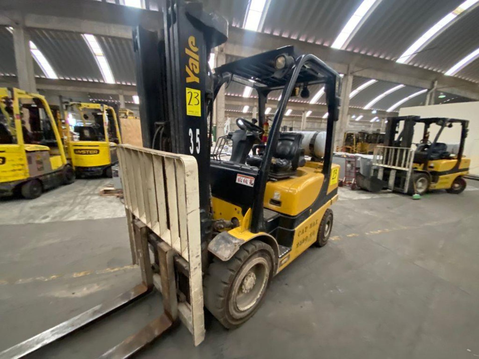 Yale Forklift, Model GLP060VXNDAE087, S/N D875V07980R, Year 2017, 5700 lb capacity - Image 14 of 39