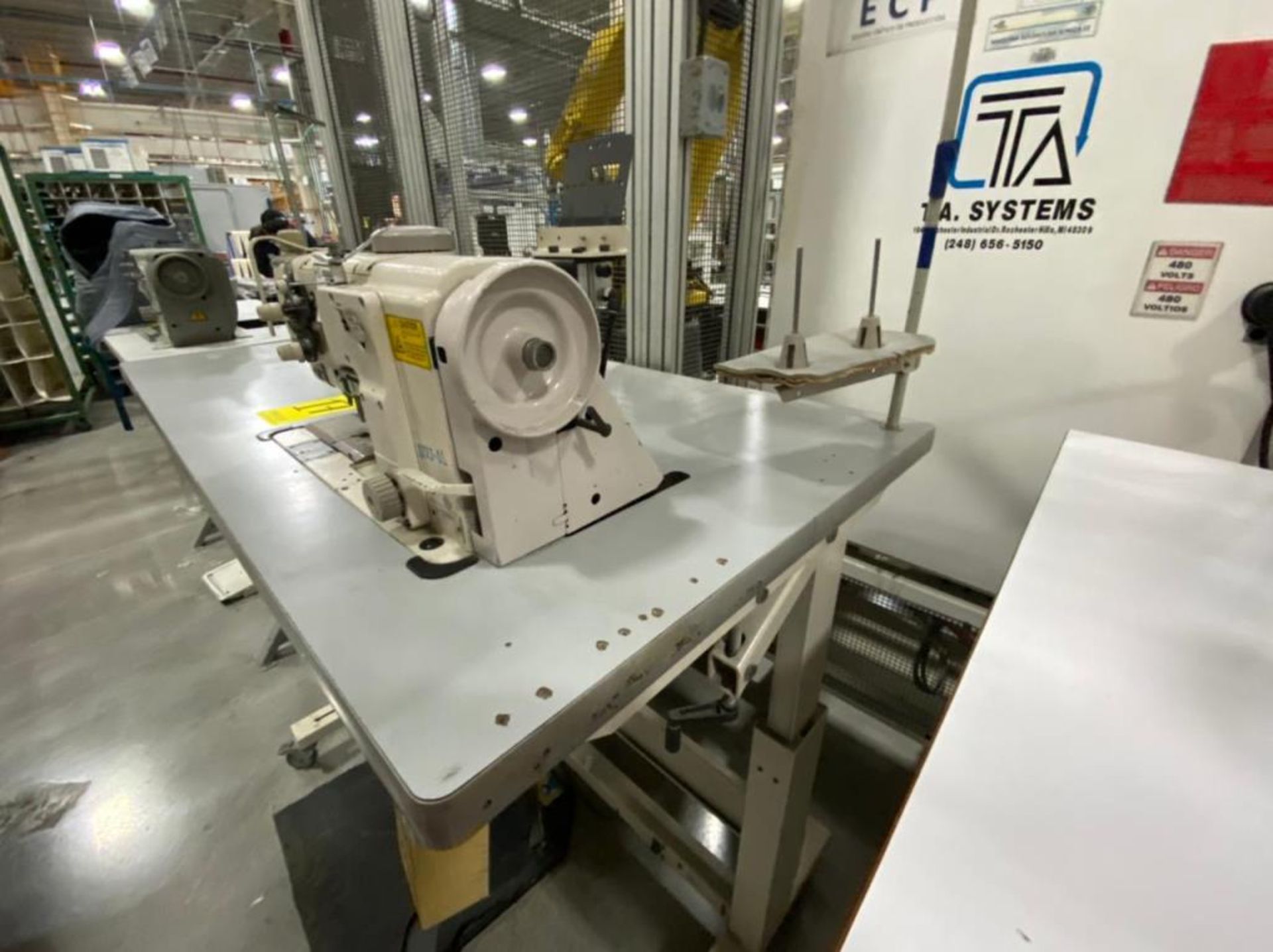 Juki Floor Sewing Machine of one needle, model LU-2210N-7, Serie number 3L8XH07986 - Image 8 of 15