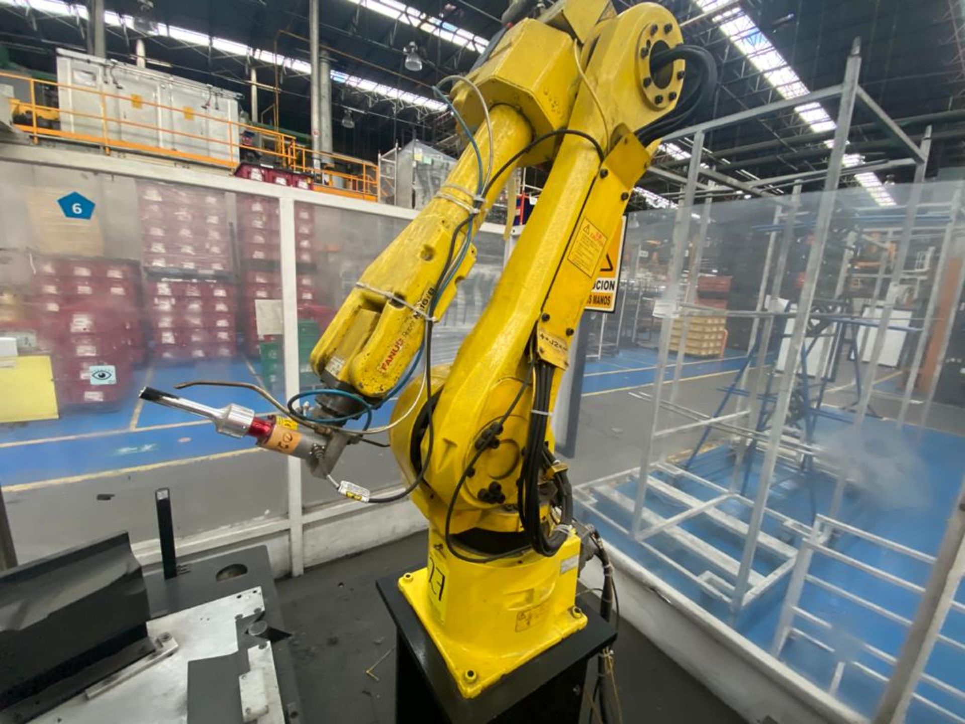 Welding cell in steel square profile structure, equipped with Fanuc articulated Robot,