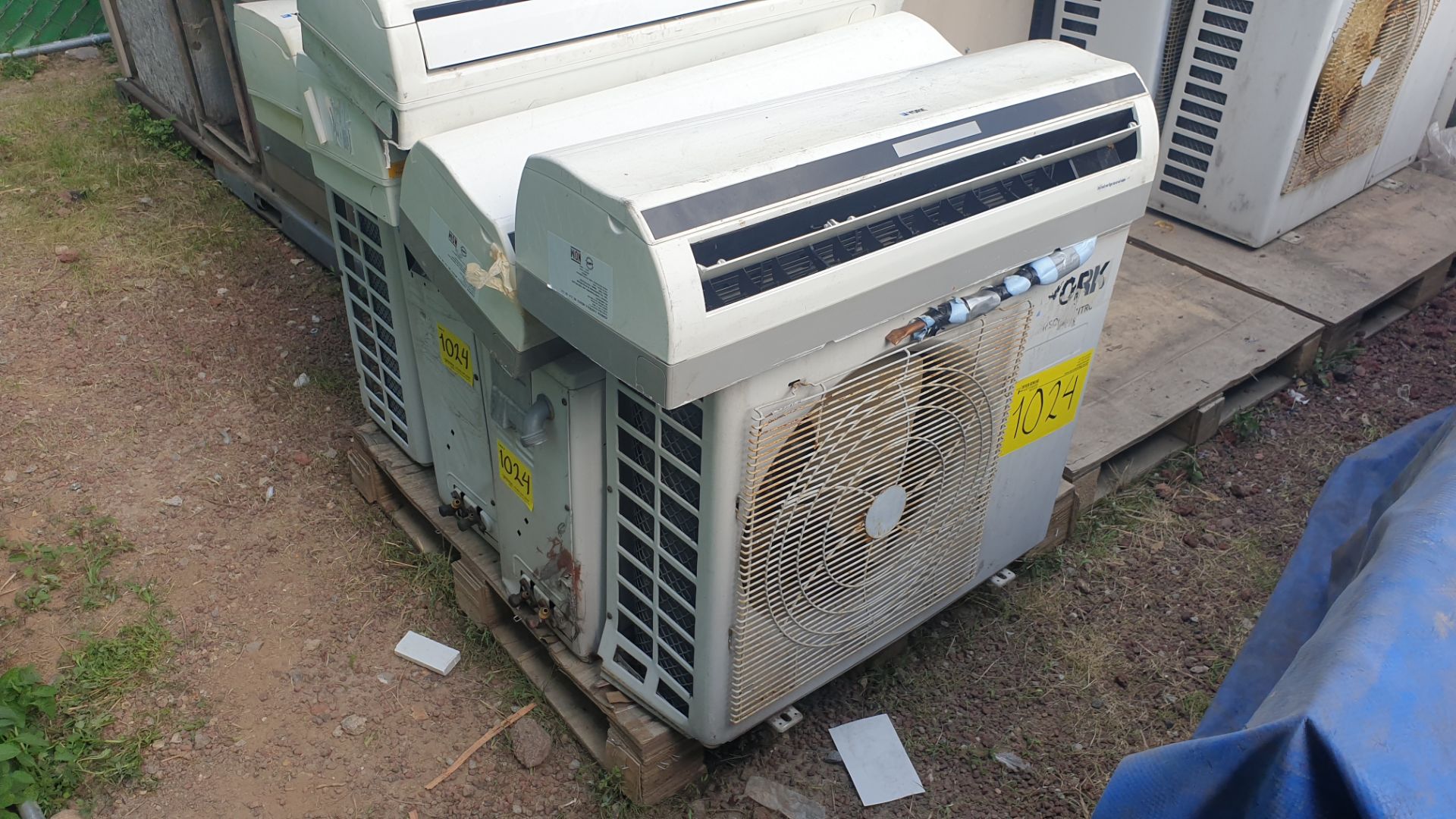 4 York Condensing units, includes 5 York minisplit, models YHEC12FS-ADG, YSEC12FD-ADG - Image 6 of 7