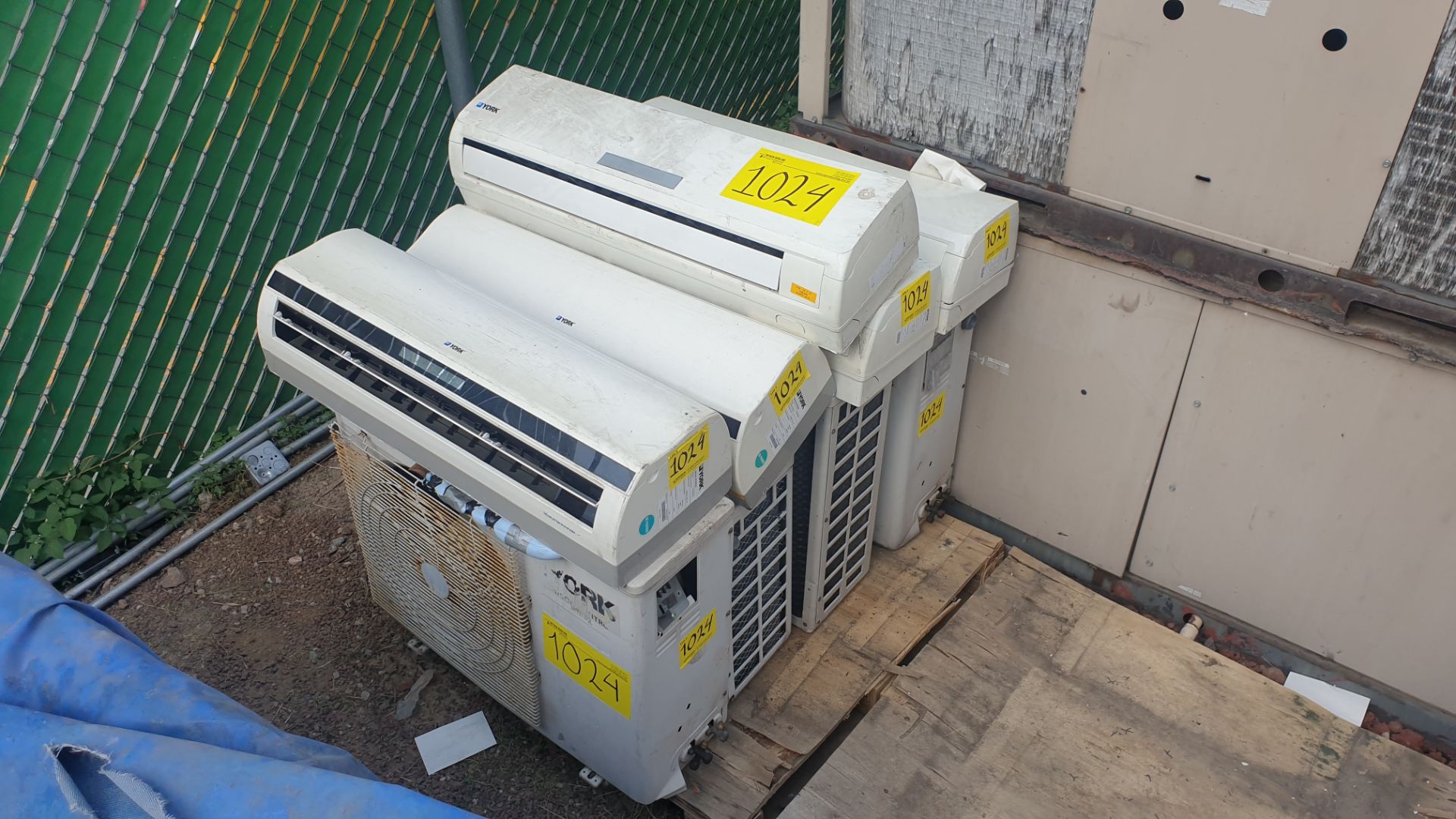 4 York Condensing units, includes 5 York minisplit, models YHEC12FS-ADG, YSEC12FD-ADG - Image 3 of 7