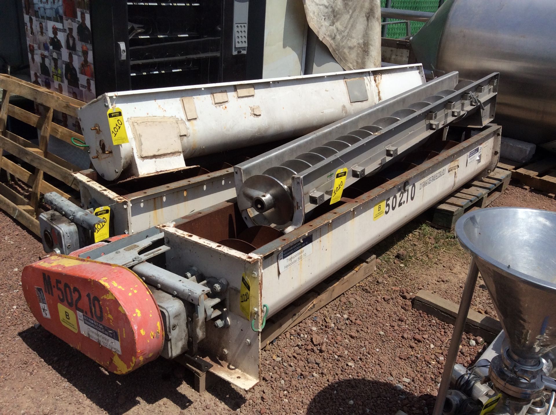 4 helical conveyors, includes 1 geared motor. Please inspect - Image 2 of 11