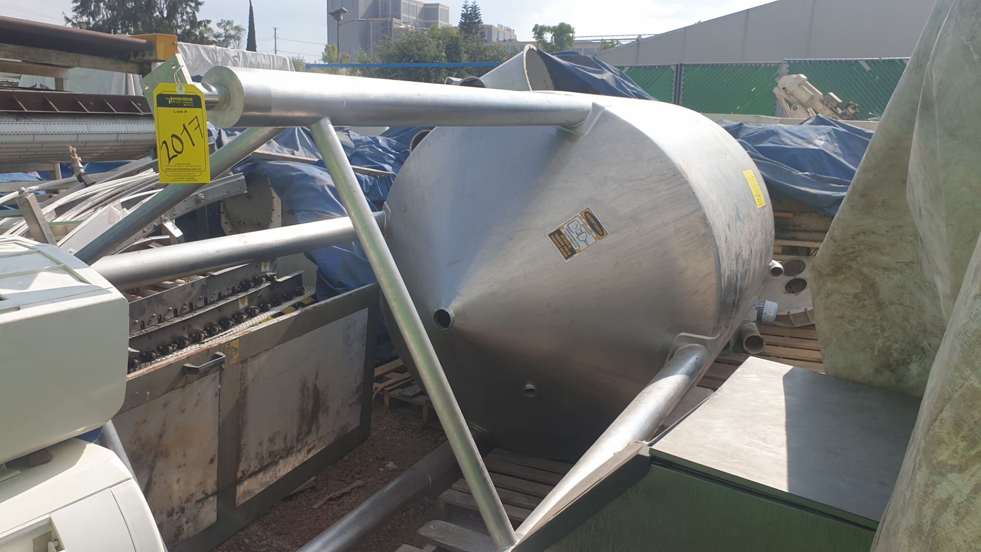 1 staineless steel elevated vertical tank, capacity 3000 liters. - Image 14 of 19