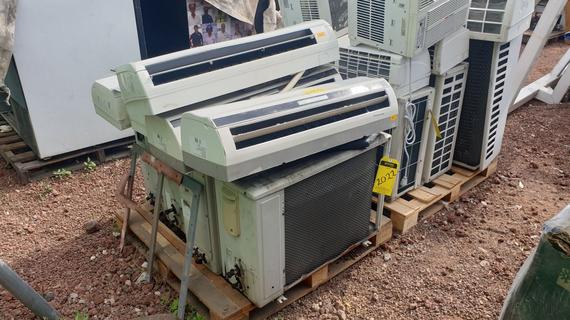 1 Air-conditioning lot, includes 4 York condenser units