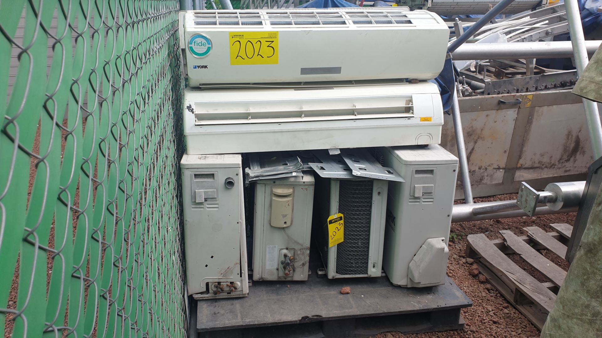 1 Air- conditioning lot, includes 4 York condenser units - Bild 8 aus 13