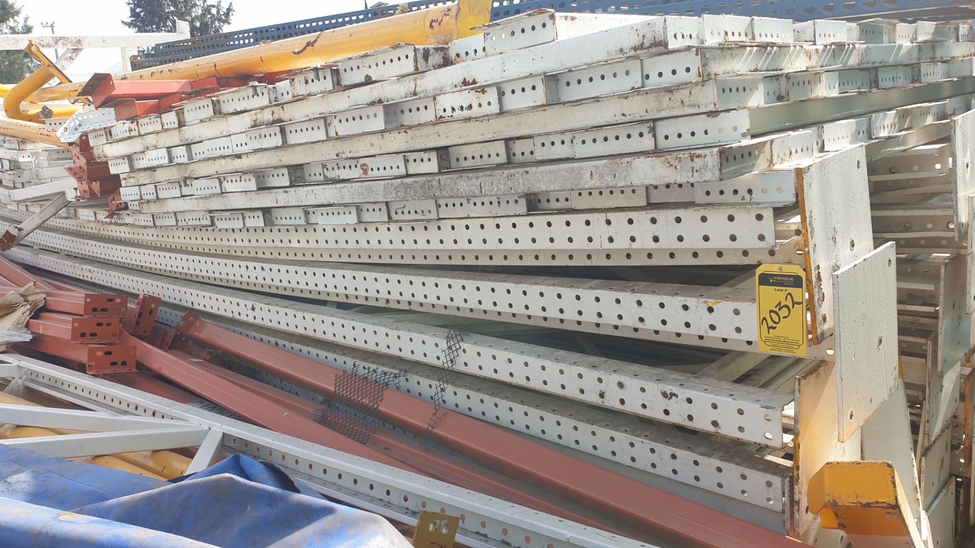 Lot of rack, 20 posts and 125 crossbars ( approximate parts). Please inspect - Image 3 of 22