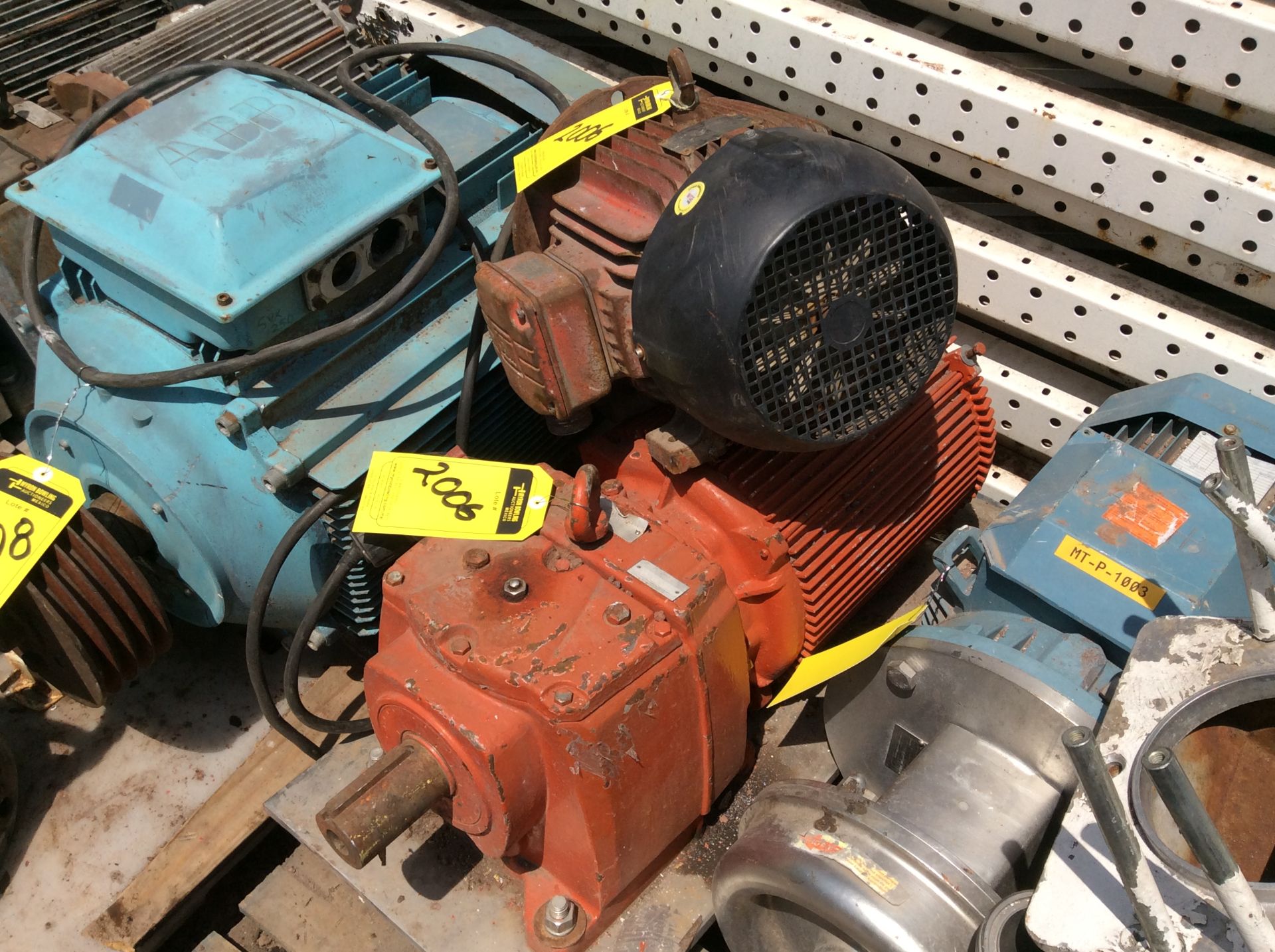 WEG motor, model 00718EP213T 7HP, 1 14 HP motor without plate - Image 3 of 26