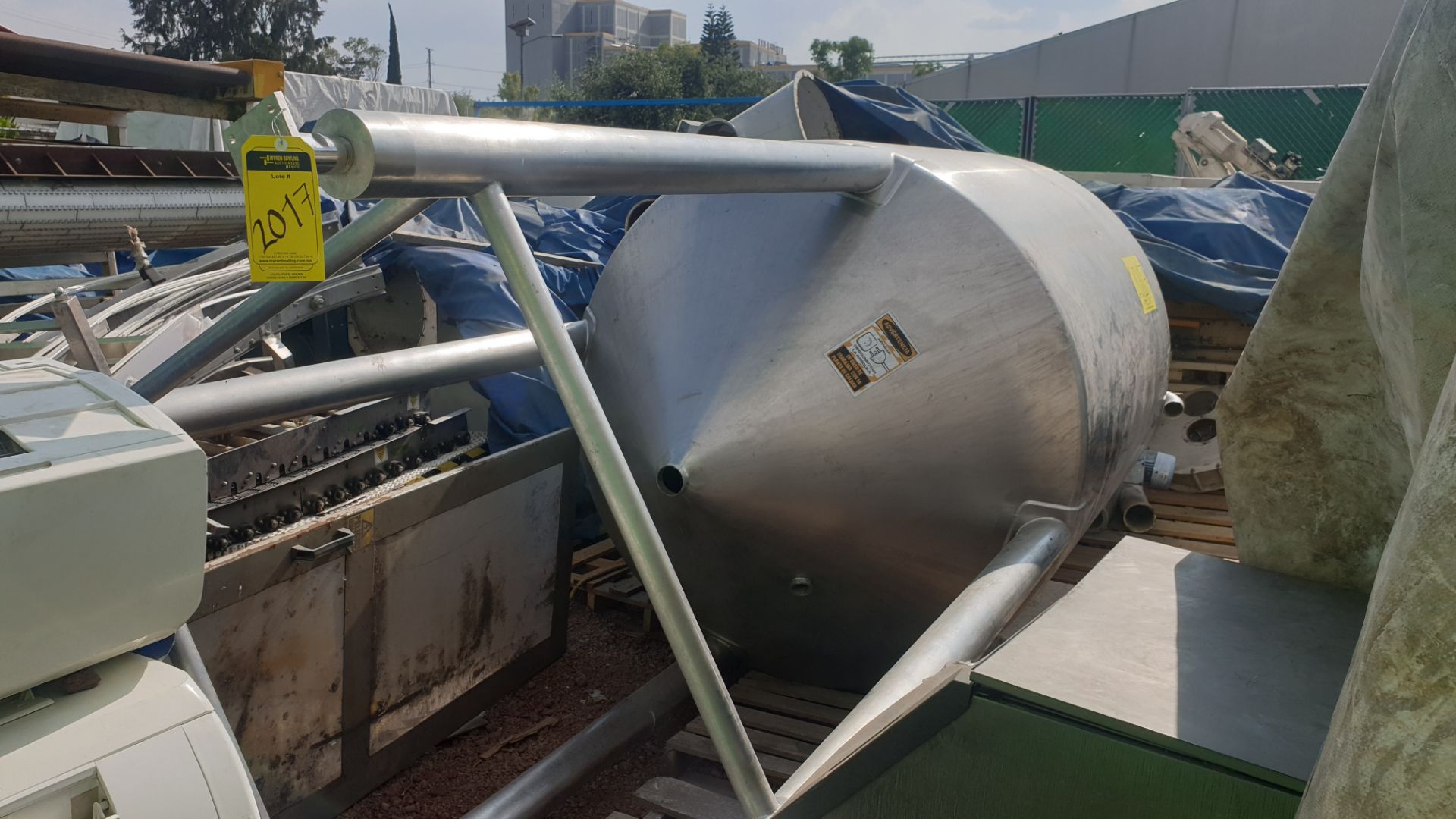 1 staineless steel elevated vertical tank, capacity 3000 liters. - Image 15 of 19