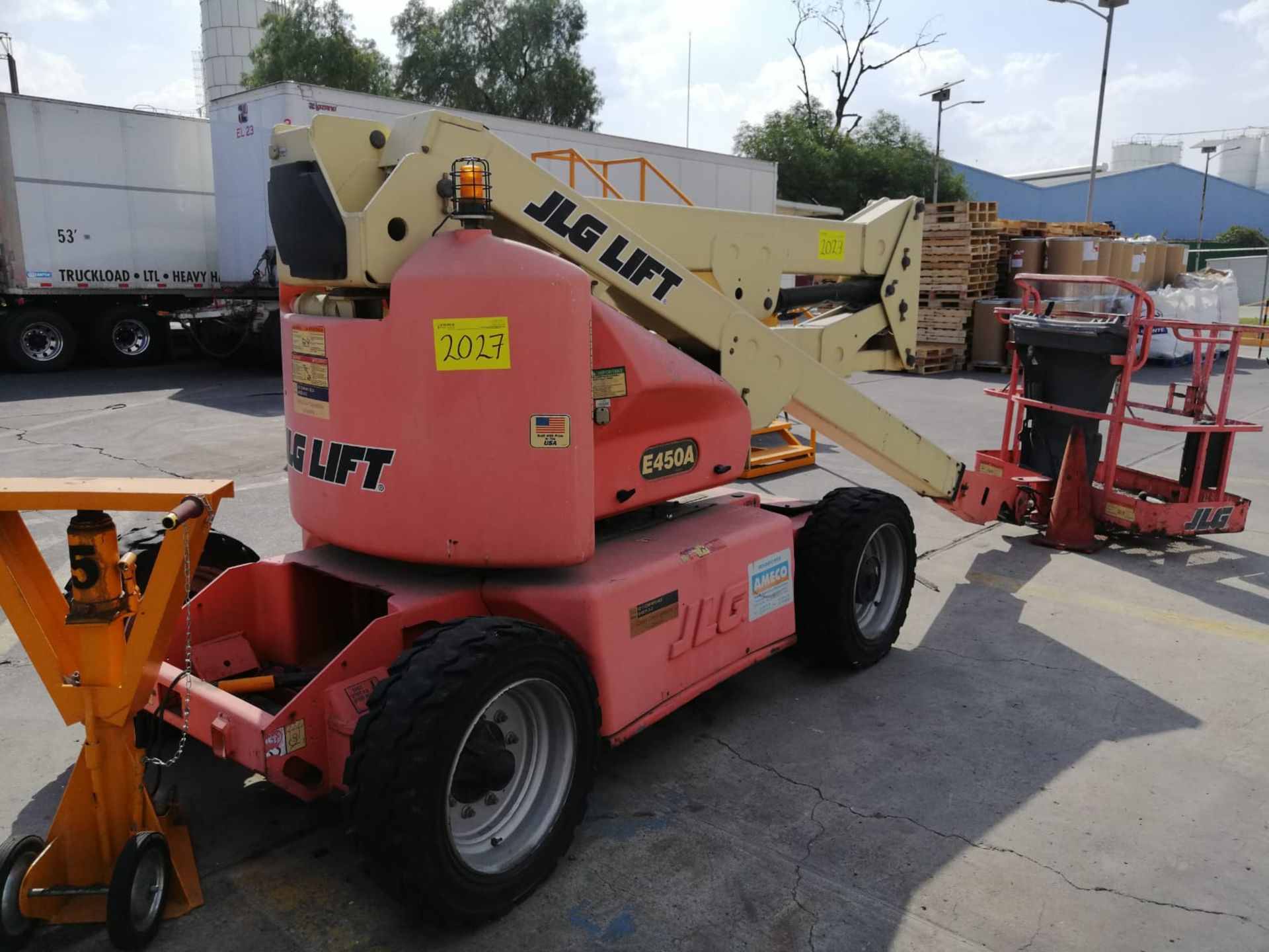 1 JLG Lift model E450A year 2001 N/S 0300063074 maximum lift 12 meters. Please inspect. - Image 5 of 32