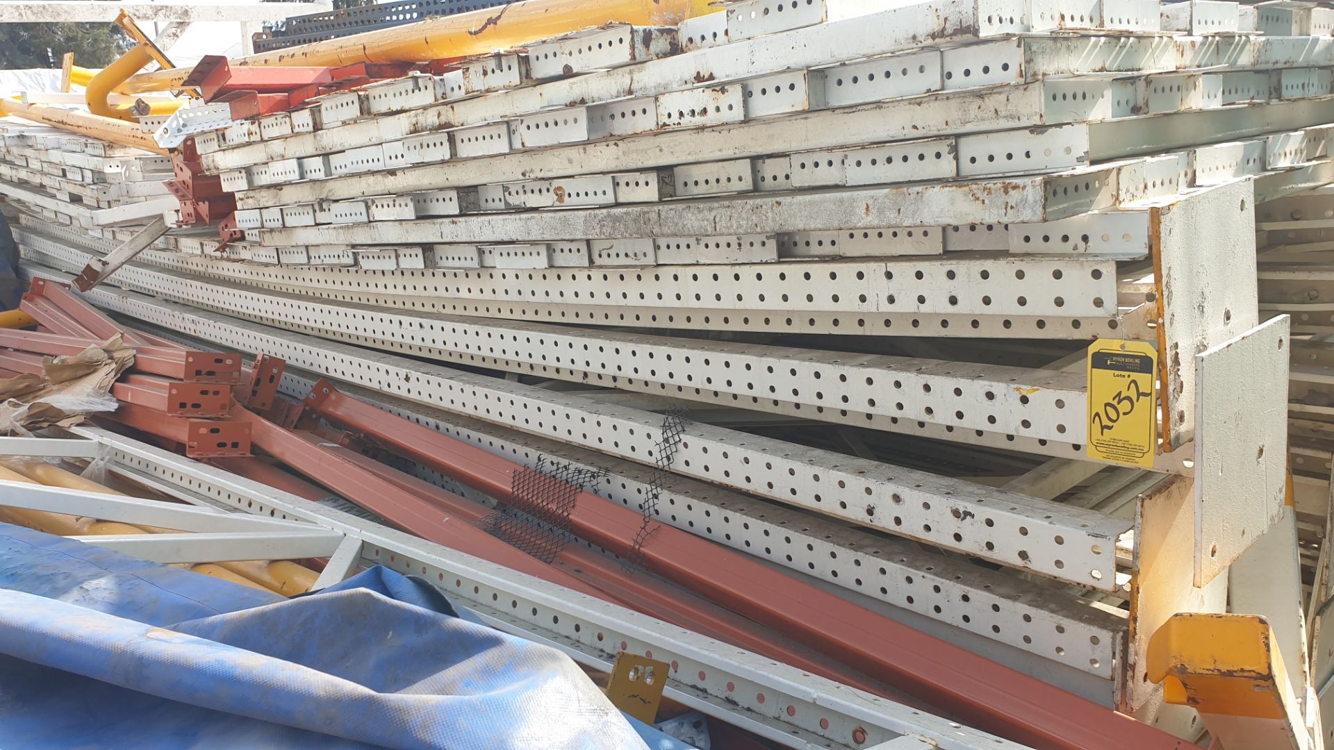 Lot of rack, 20 posts and 125 crossbars ( approximate parts). Please inspect - Image 4 of 22