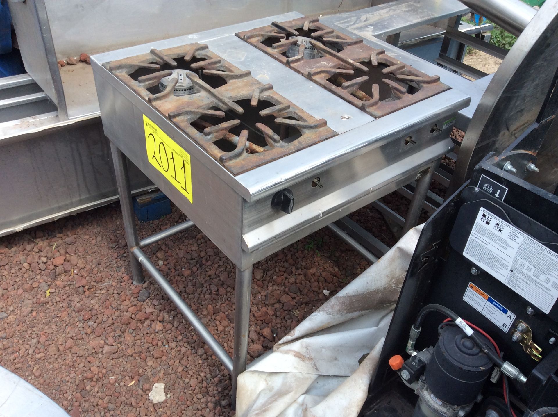 1 staineless steel gas grill with four burners, measures .70 x .70 x .80 - Image 30 of 38