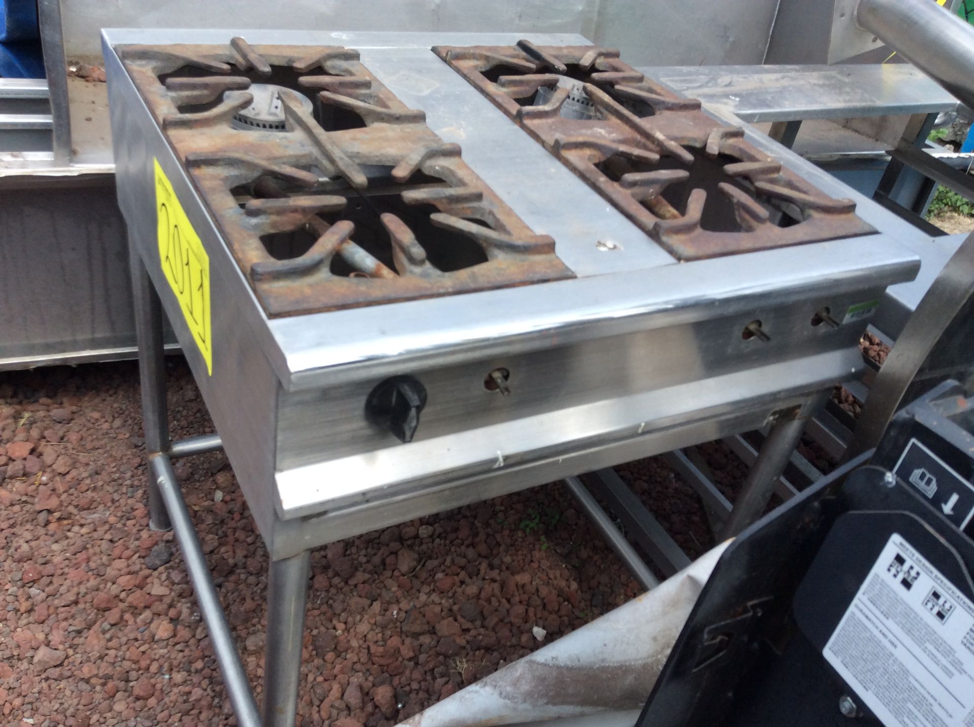 1 staineless steel gas grill with four burners, measures .70 x .70 x .80 - Image 31 of 38