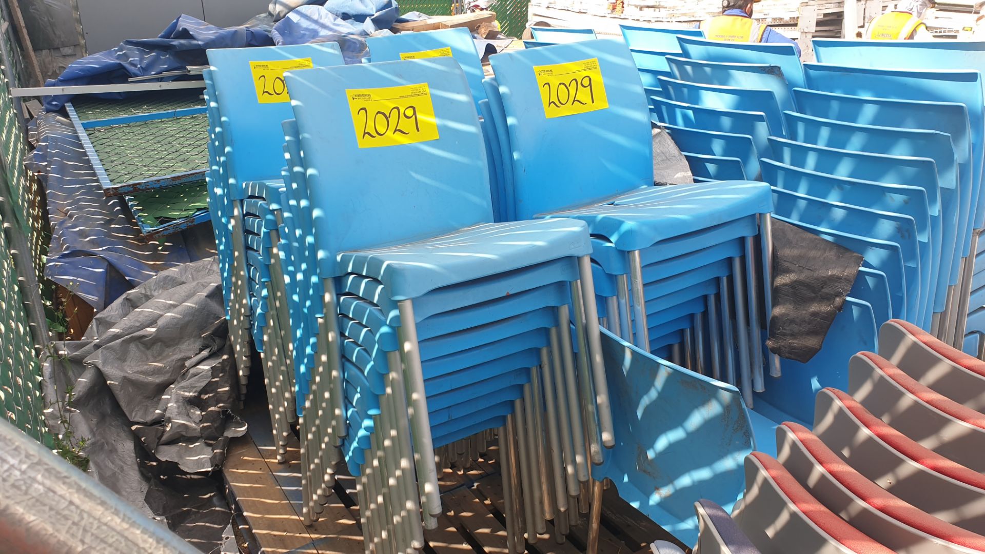 1 Lote of 40 blue plastic chairs, 7 metal chairs for office with backrest and upholstered seat - Bild 22 aus 22