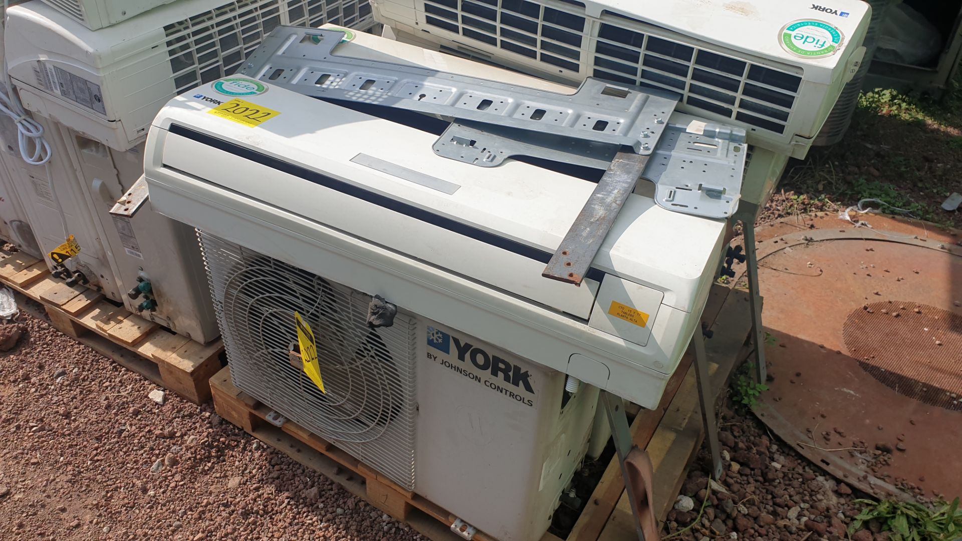 1 Air-conditioning lot, includes 4 York condenser units - Image 14 of 18