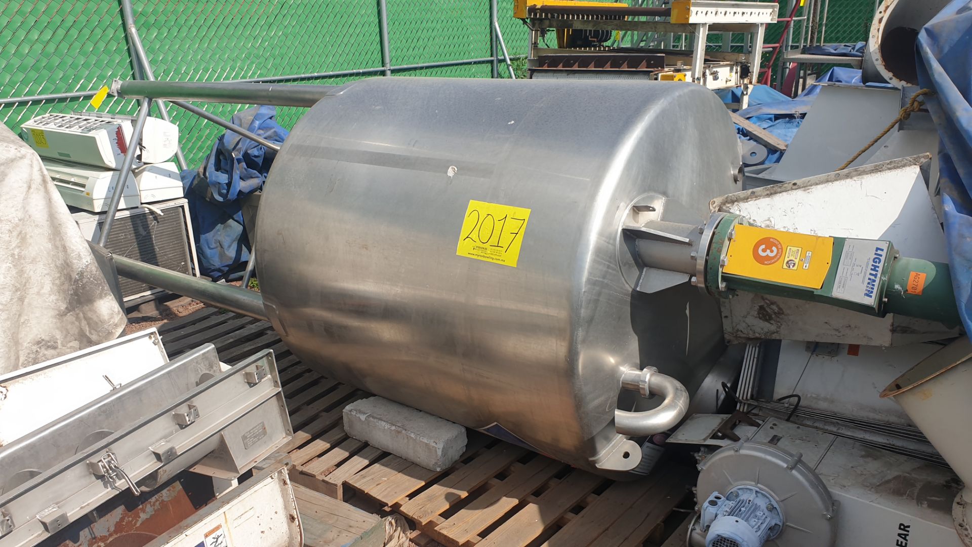 1 staineless steel elevated vertical tank, capacity 3000 liters. - Image 6 of 19