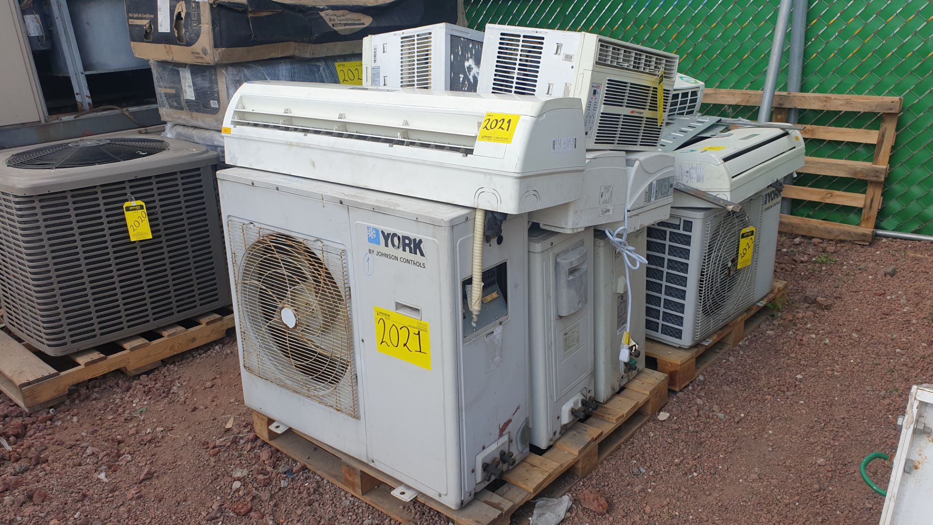 1 Air-conditioning lot, includes 3 condensers different brands - Image 6 of 14