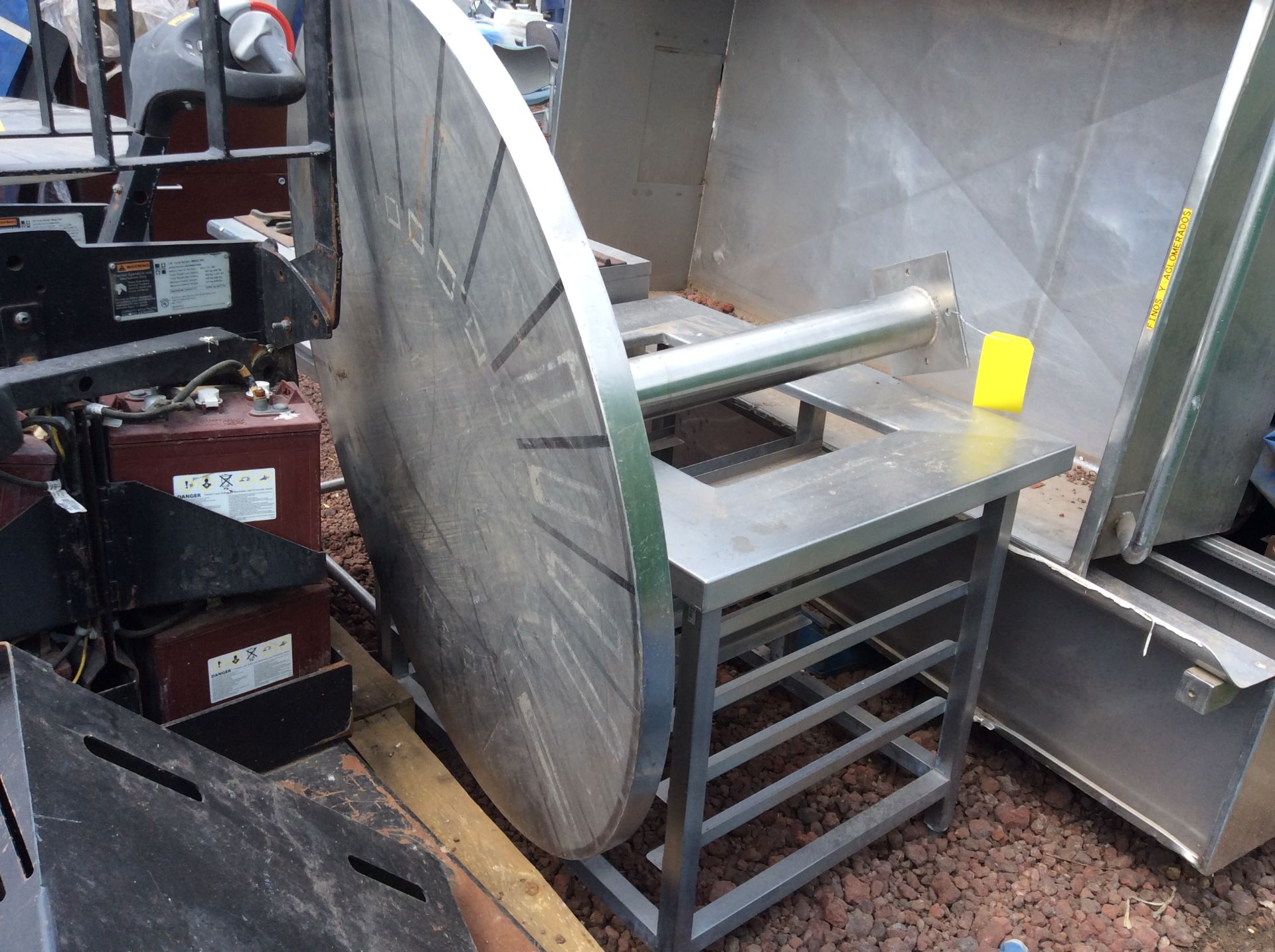 1 staineless steel gas grill with four burners, measures .70 x .70 x .80 - Image 28 of 38