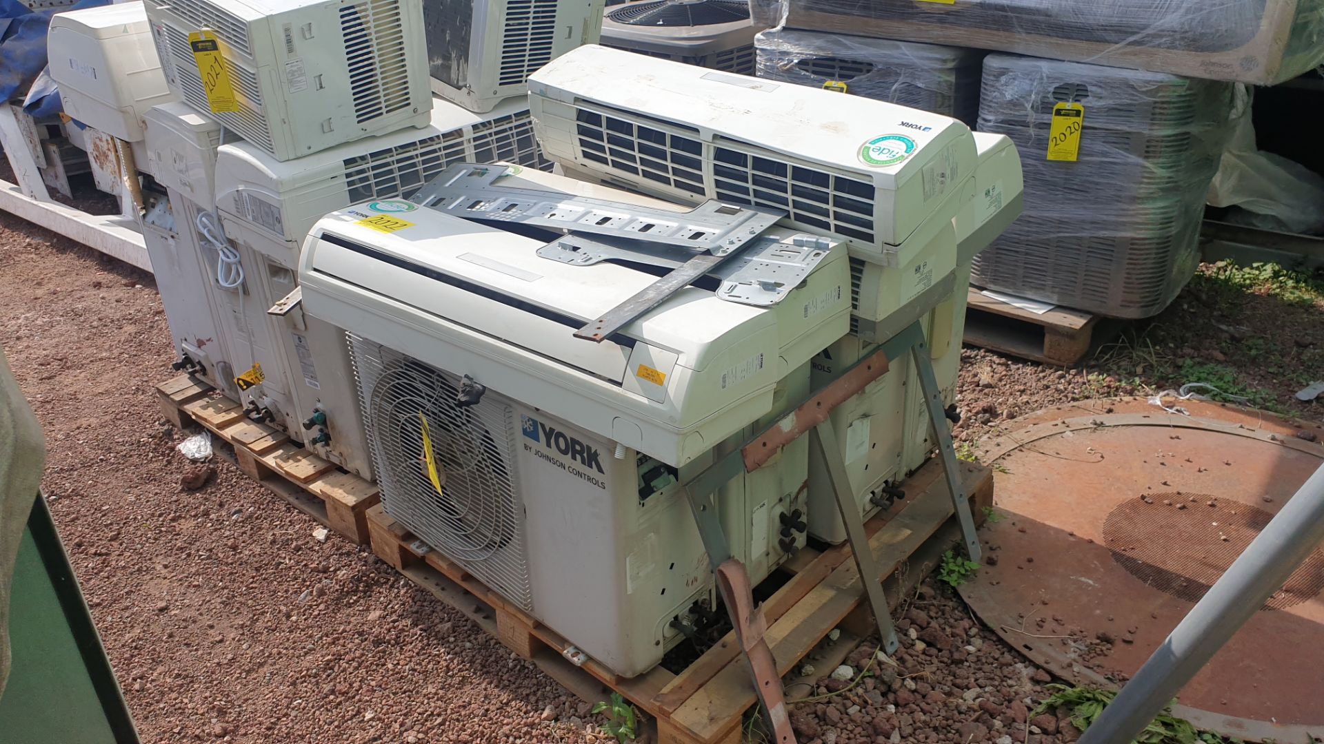 1 Air-conditioning lot, includes 4 York condenser units - Image 16 of 18