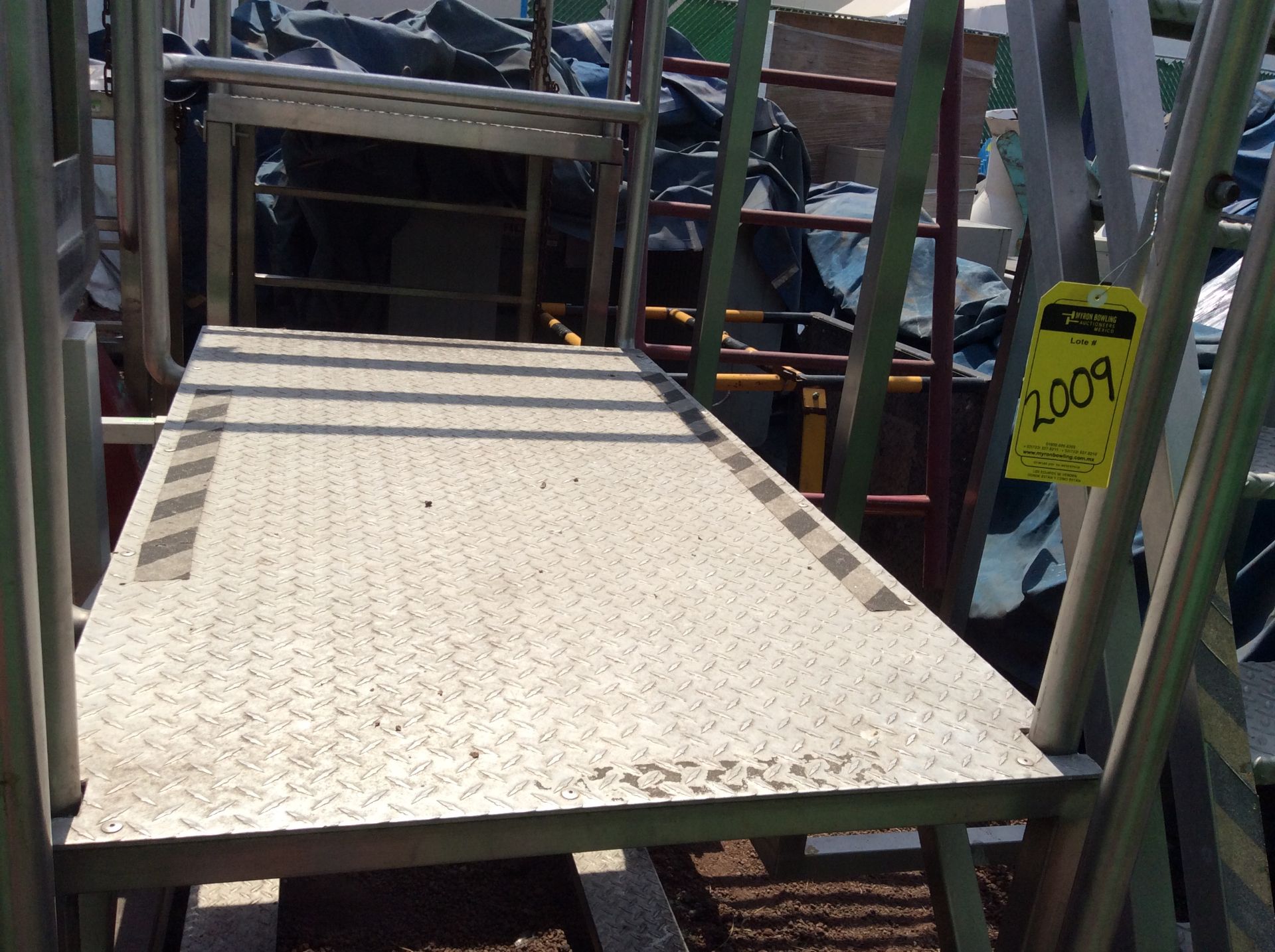 1 vertical platform of staineless steel with anti-slip, measures 1.60 x .85 x 1.00 - Bild 12 aus 24