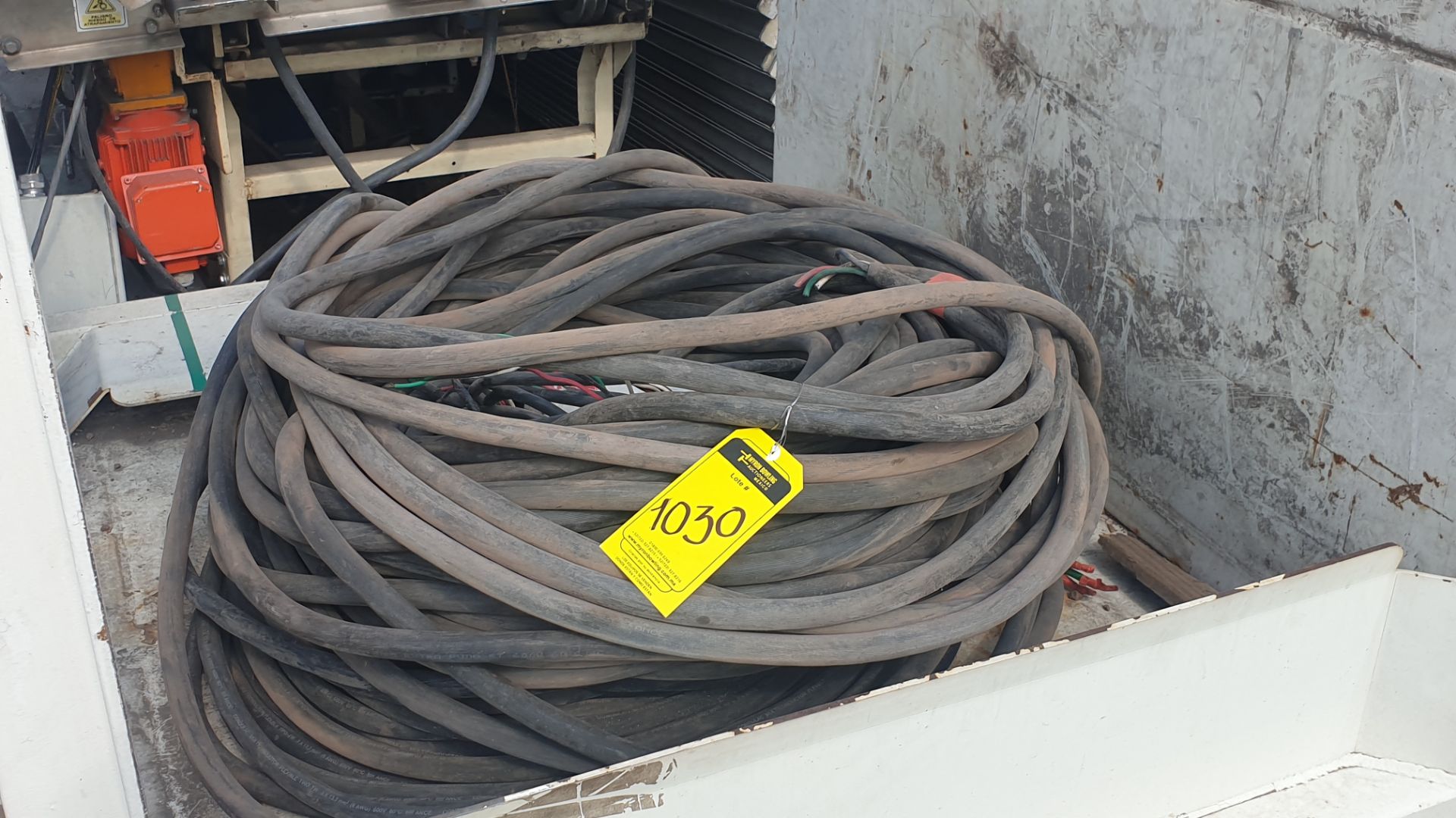 Lot of cable for high tension of 3 lines different gauge 80 mts approximately - Bild 2 aus 6