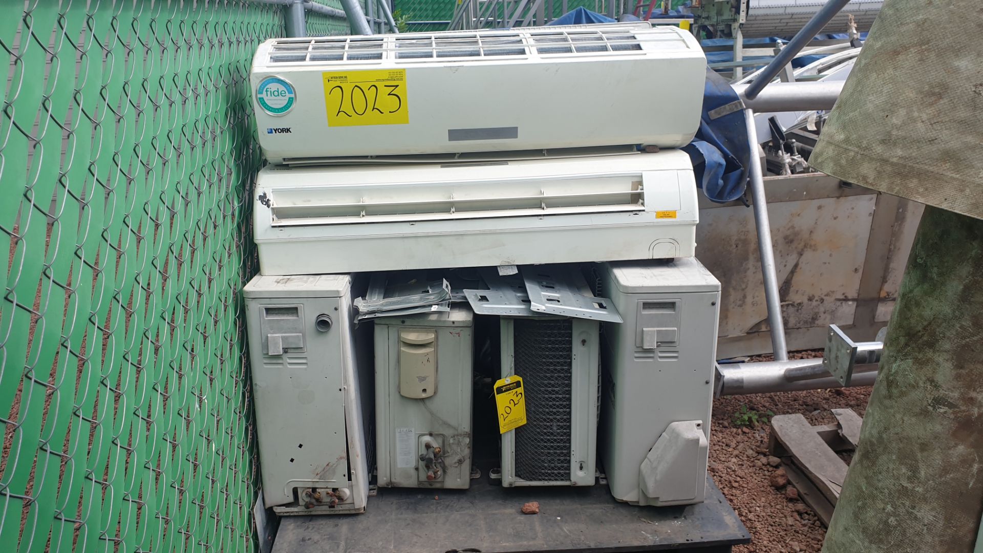 1 Air- conditioning lot, includes 4 York condenser units - Bild 3 aus 13