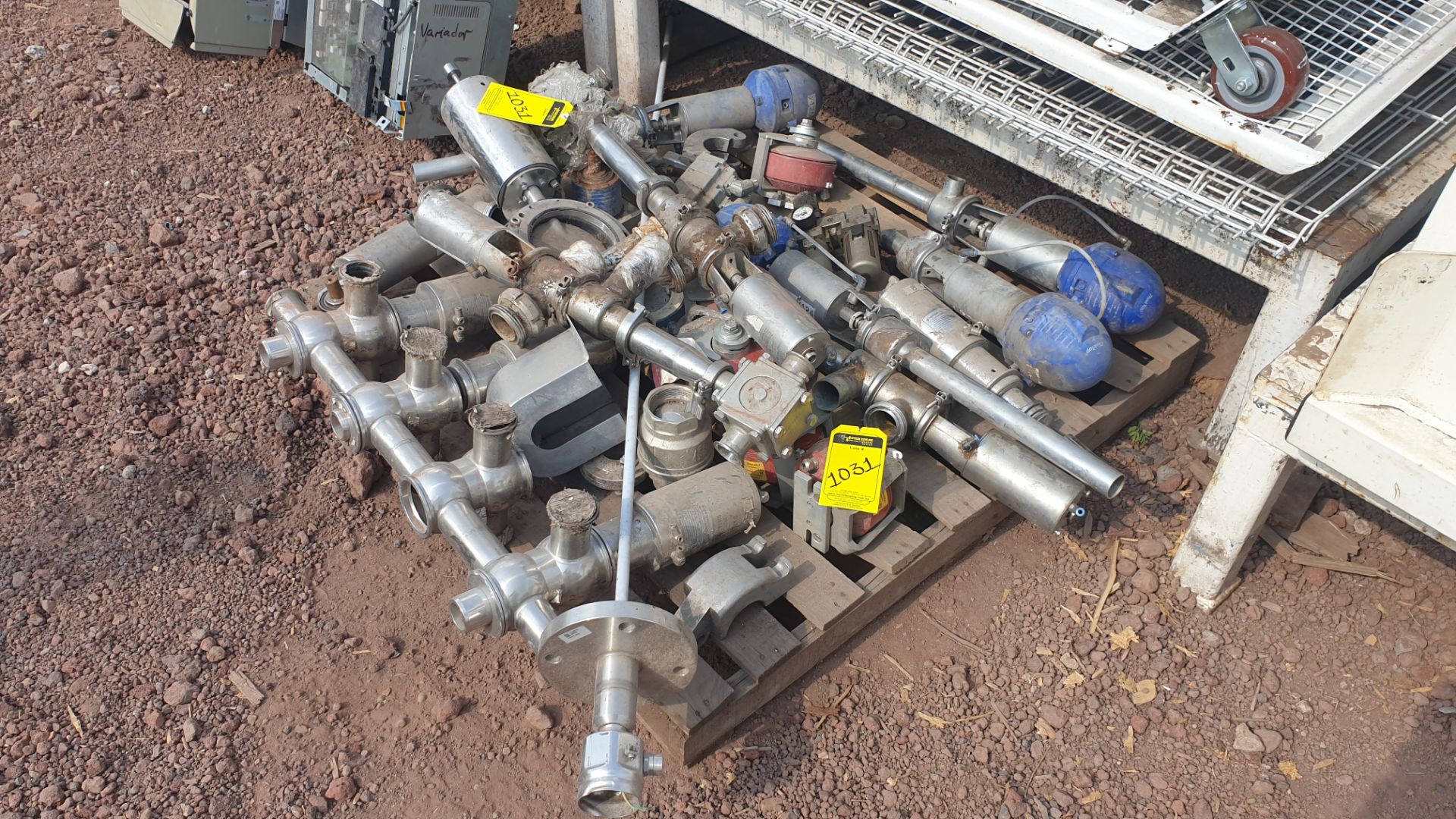 Lot of spare parts, valves, volumetric scales. Please inspect - Bild 8 aus 8