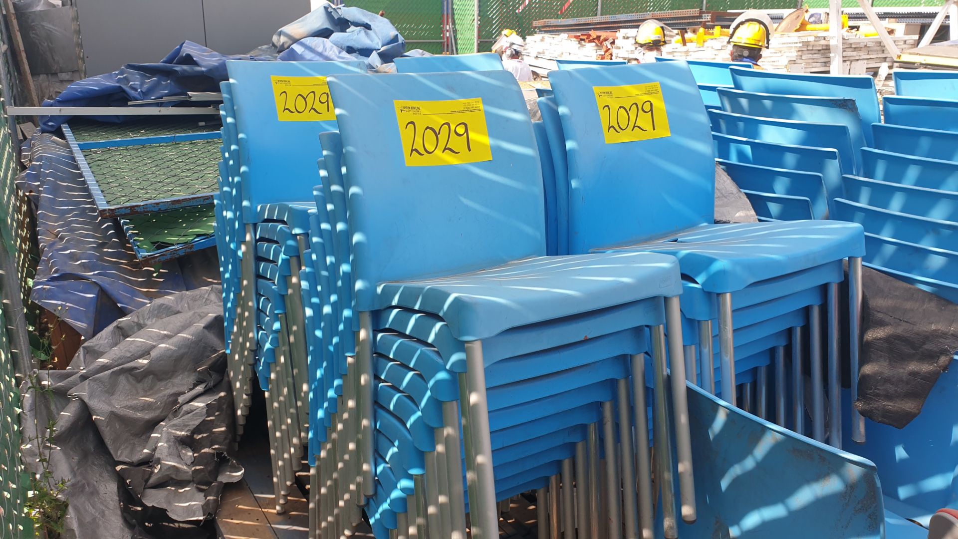 1 Lote of 40 blue plastic chairs, 7 metal chairs for office with backrest and upholstered seat - Bild 9 aus 22