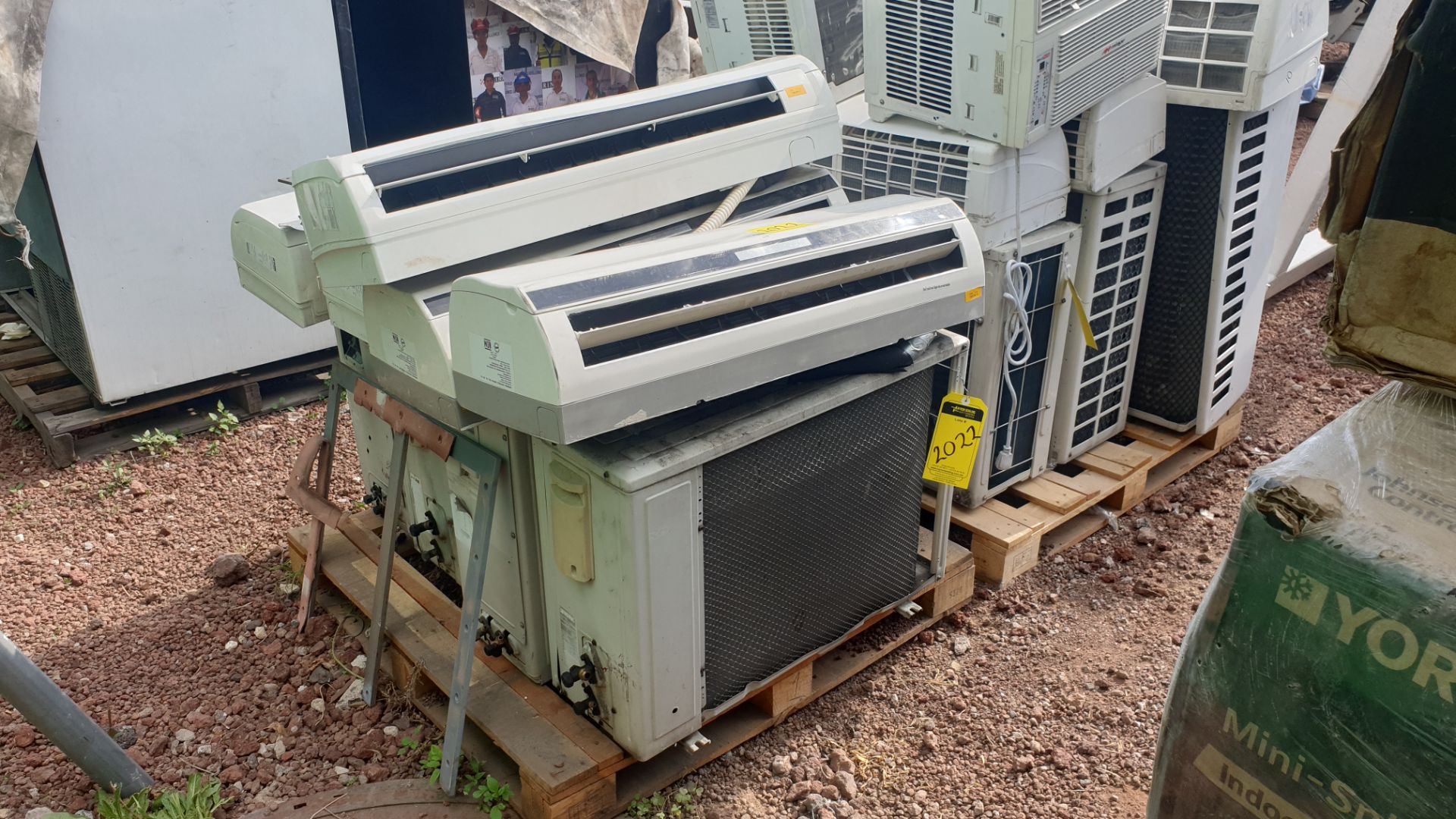 1 Air-conditioning lot, includes 4 York condenser units - Image 3 of 18