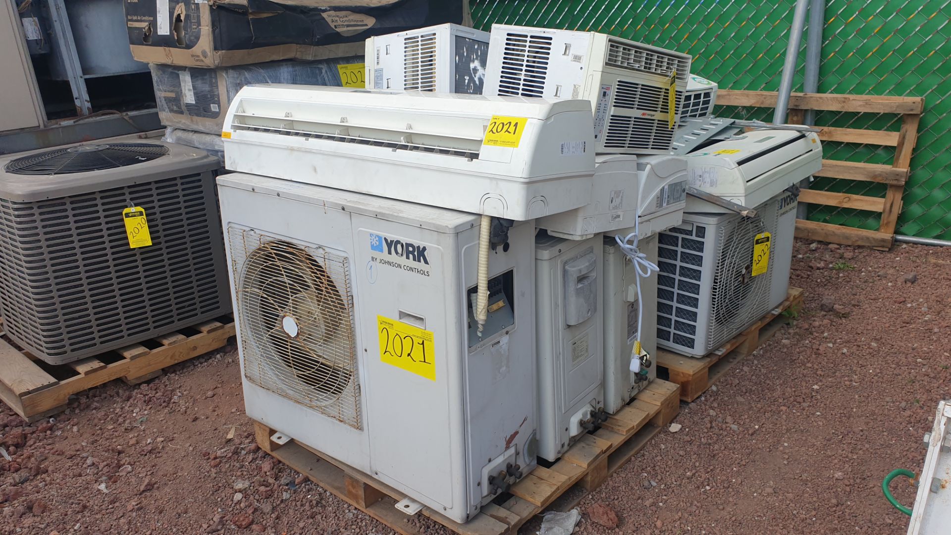 1 Air-conditioning lot, includes 3 condensers different brands - Image 7 of 14