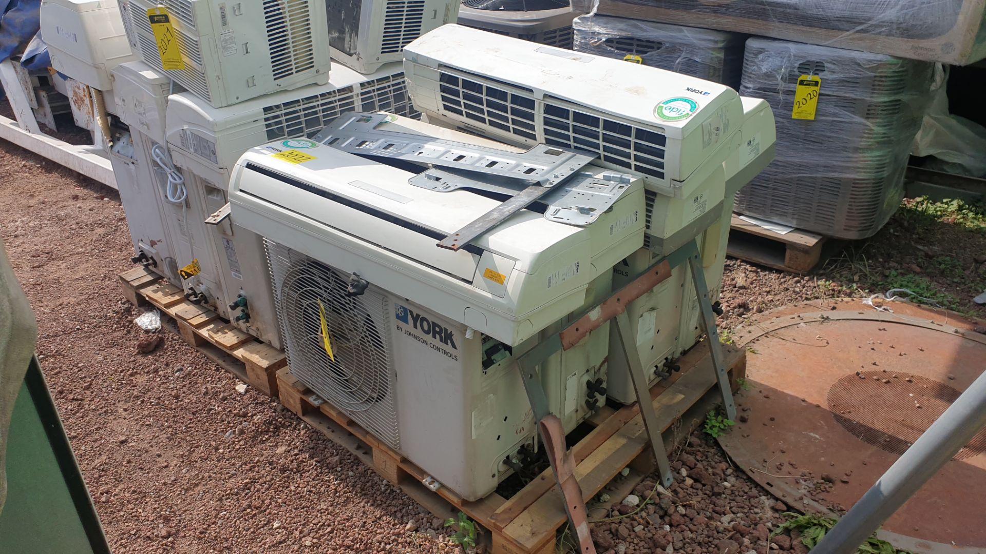 1 Air-conditioning lot, includes 4 York condenser units - Image 17 of 18