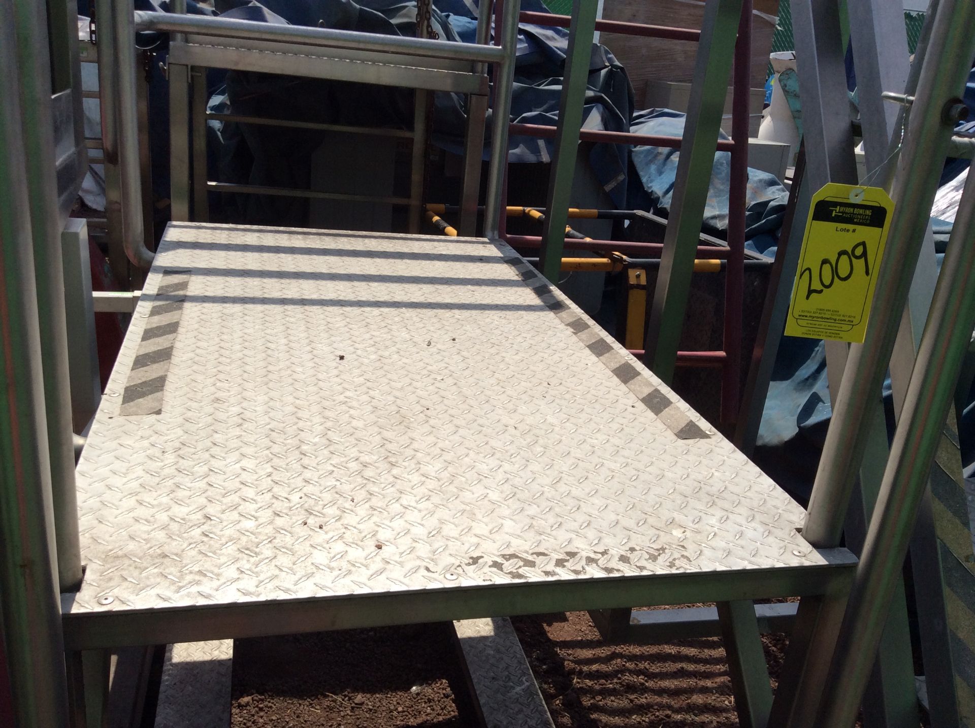 1 vertical platform of staineless steel with anti-slip, measures 1.60 x .85 x 1.00 - Bild 13 aus 24